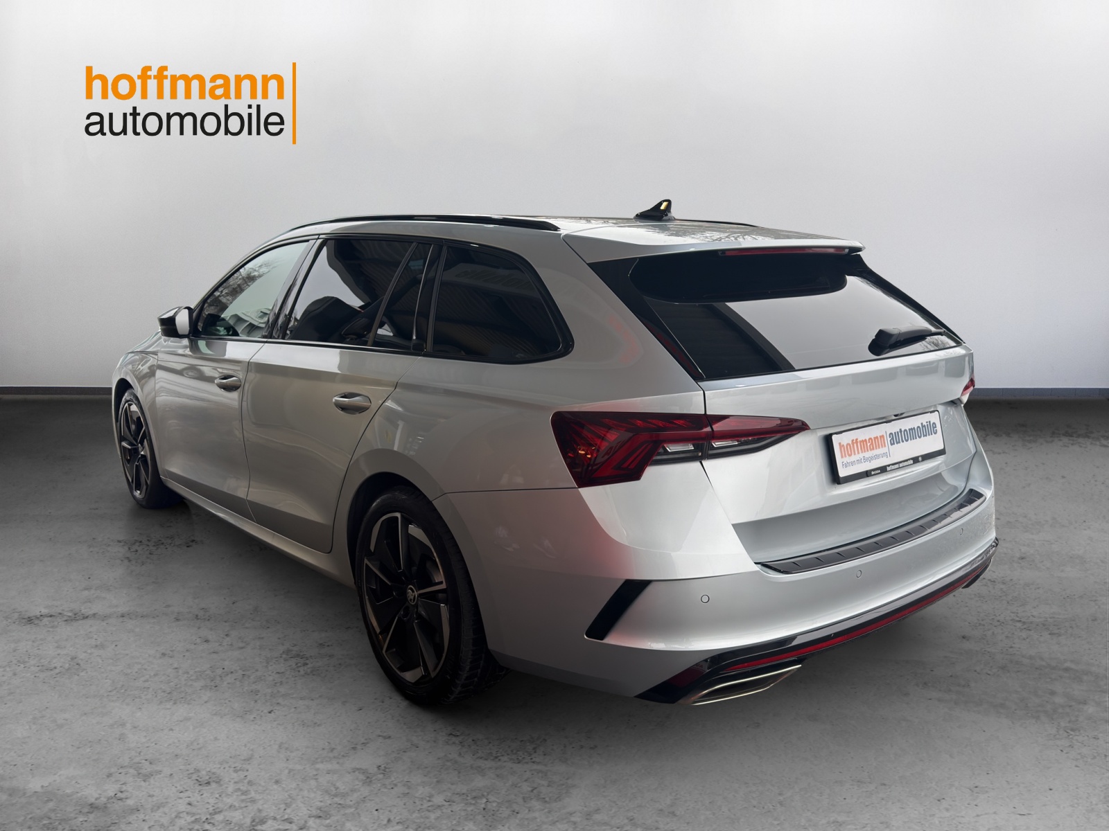 SKODA Octavia Combi 2.0 TSI DSG RS-image-5