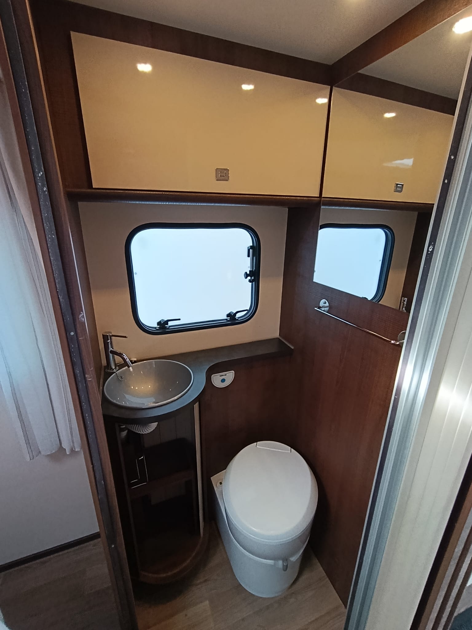 XGO 250*** Das Raumwunder Platz für die ganze Familie***Königsbett*Hubbett*2er Veloträger*Multimedia*RFkamera*Fahrerhausverd.*-image-16