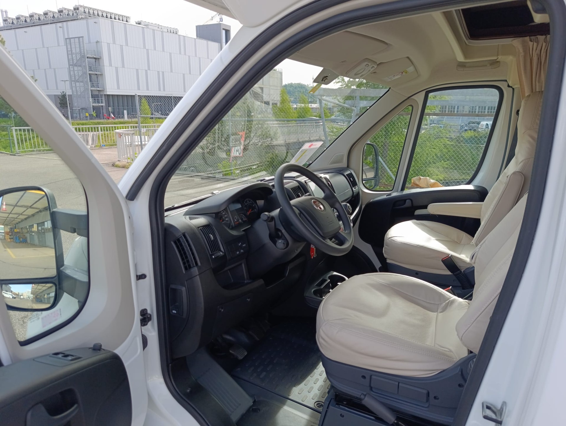 XGO 250*** Das Raumwunder Platz für die ganze Familie***Königsbett*Hubbett*2er Veloträger*Multimedia*RFkamera*Fahrerhausverd.*-image-10