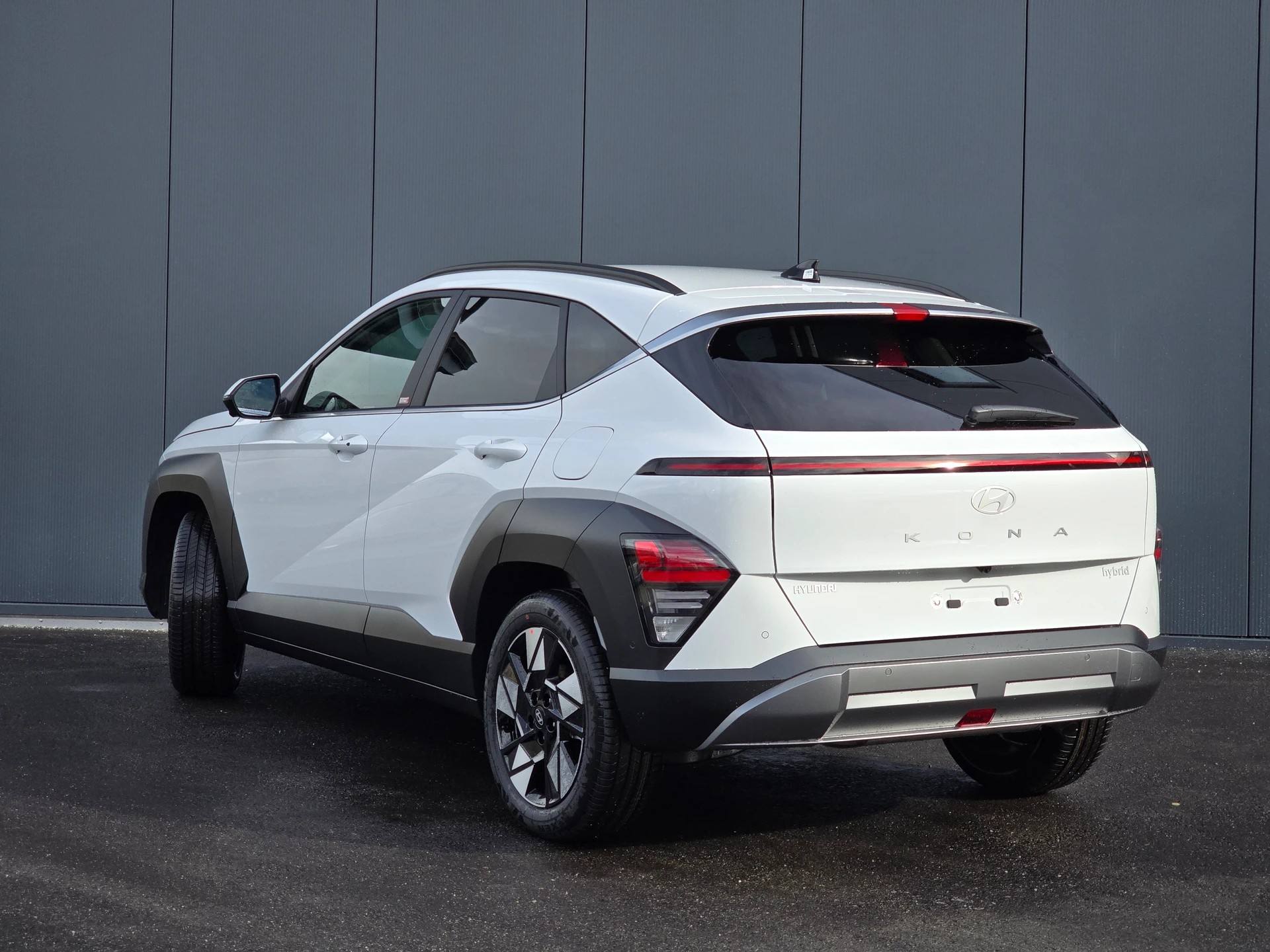 HYUNDAI Kona 1.6 HEV Amplia-image-1