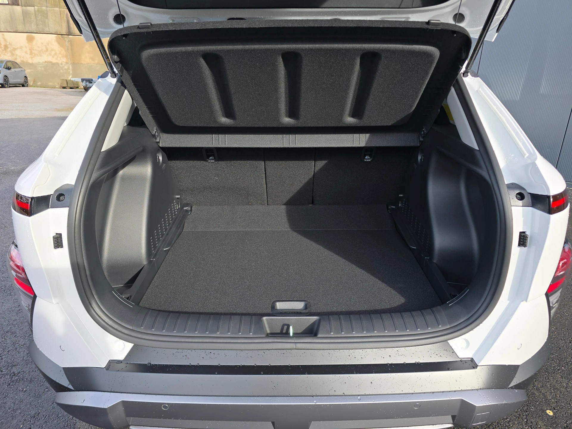 HYUNDAI Kona 1.6 HEV Amplia-image-10