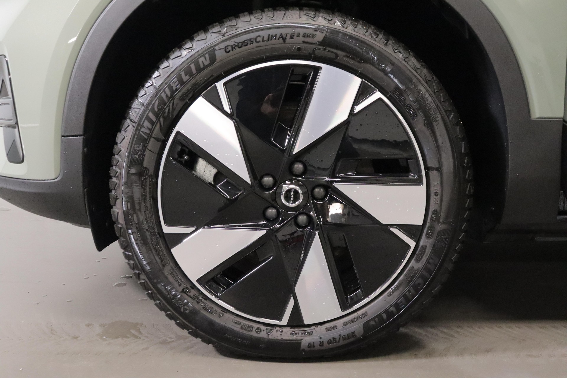 VOLVO XC40 E80 Plus-image-11