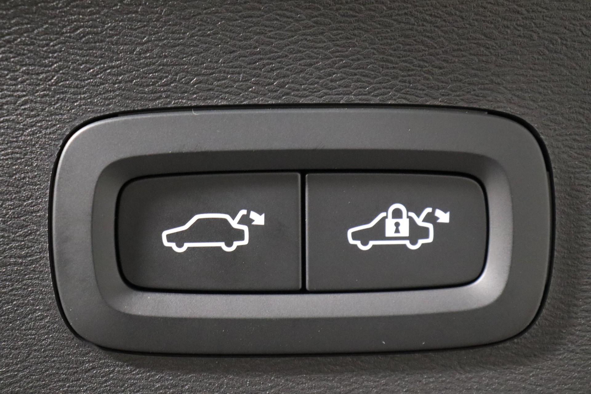 VOLVO XC40 E80 Plus-image-15