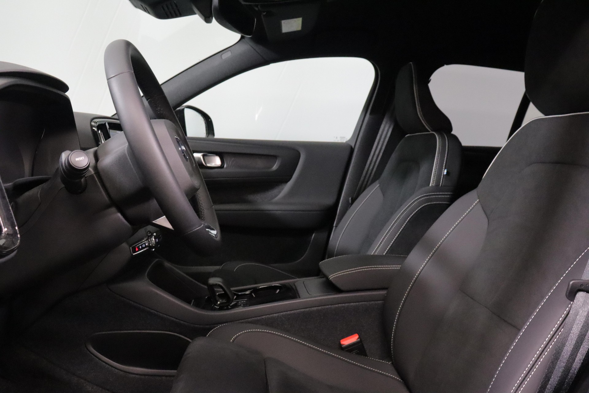 VOLVO XC40 E80 Plus-image-3