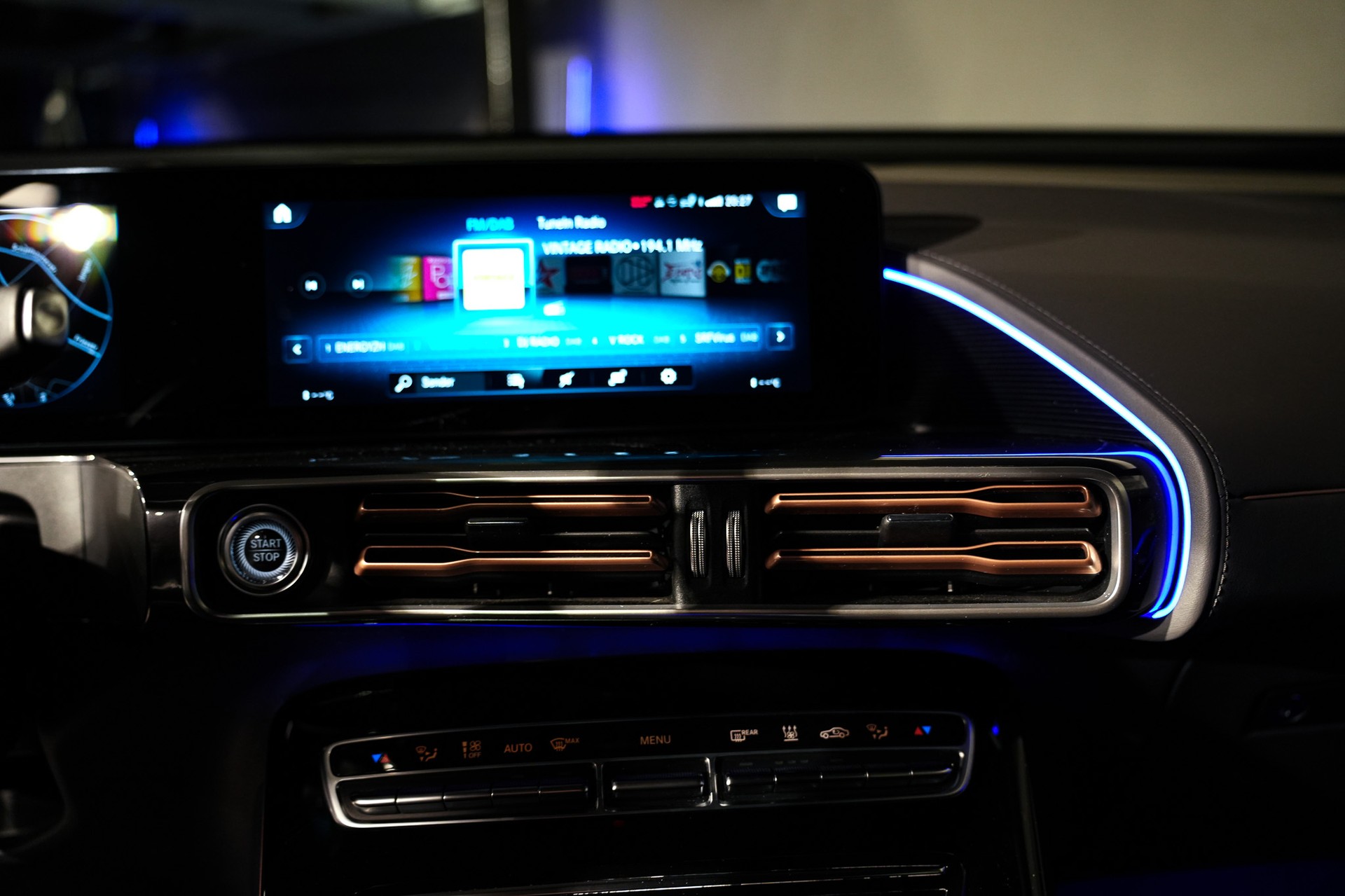 MERCEDES-BENZ EQC 400 AMG Line 4Matic-image-19