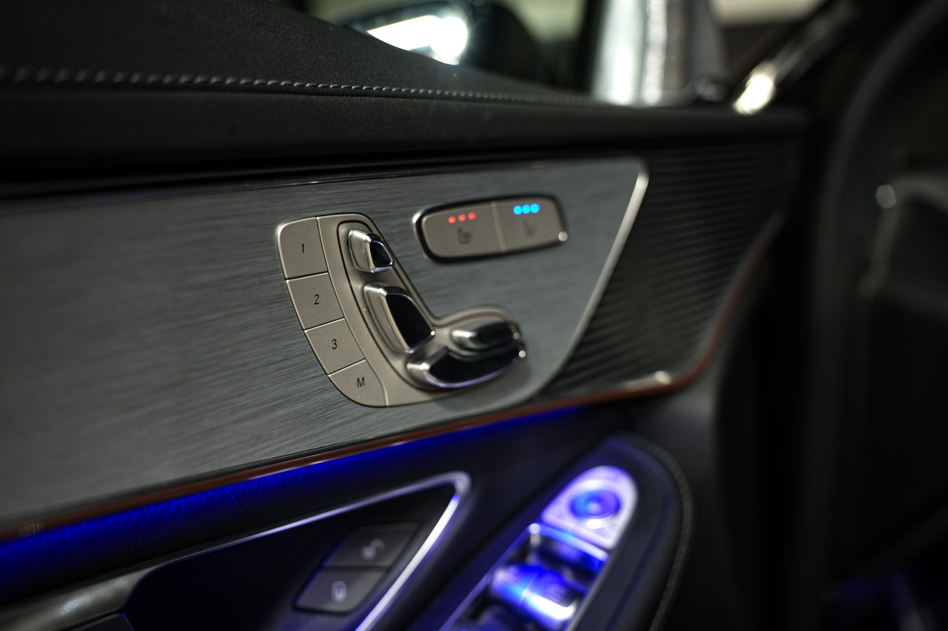 MERCEDES-BENZ EQC 400 AMG Line 4Matic-image-16