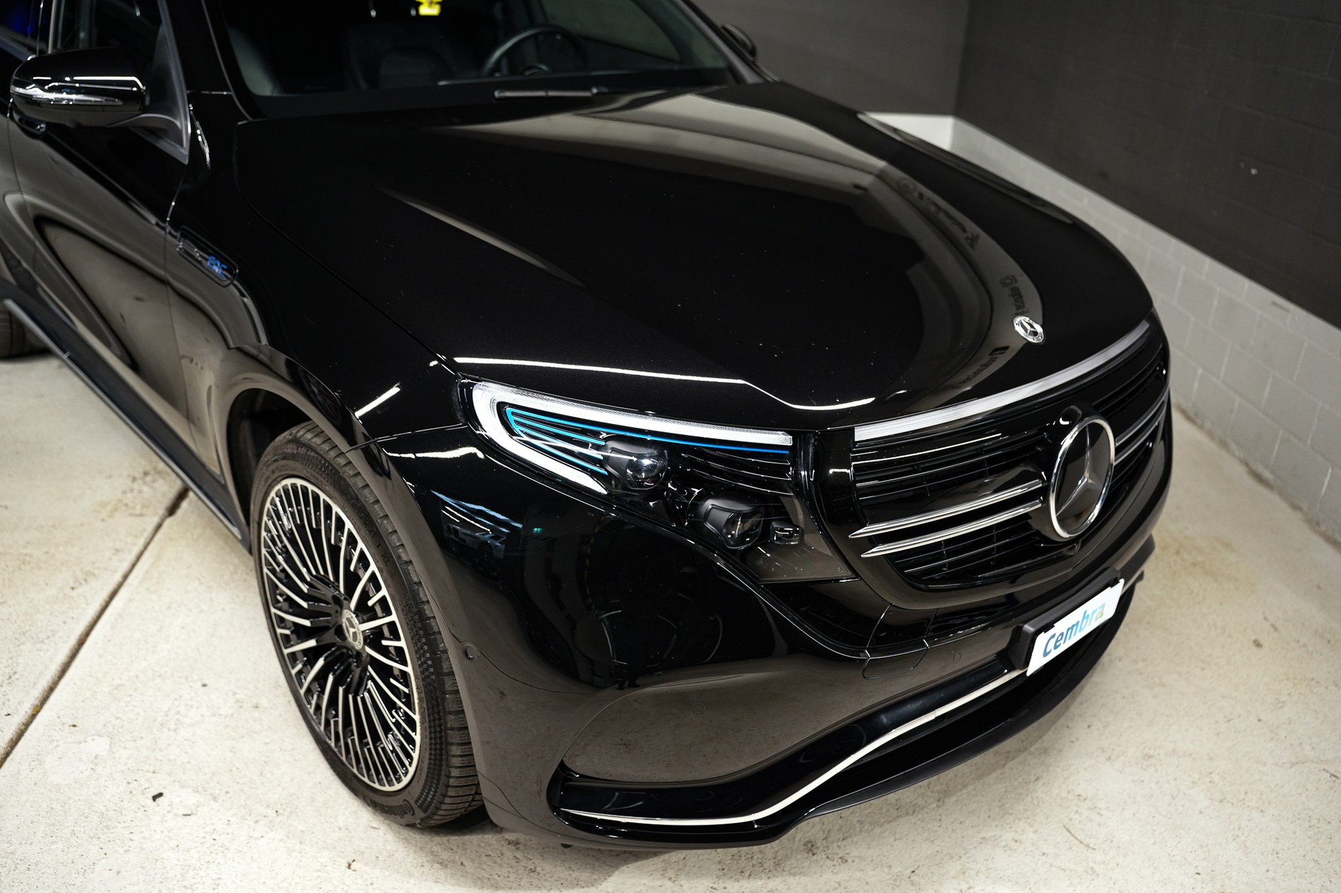 MERCEDES-BENZ EQC 400 AMG Line 4Matic-image-4