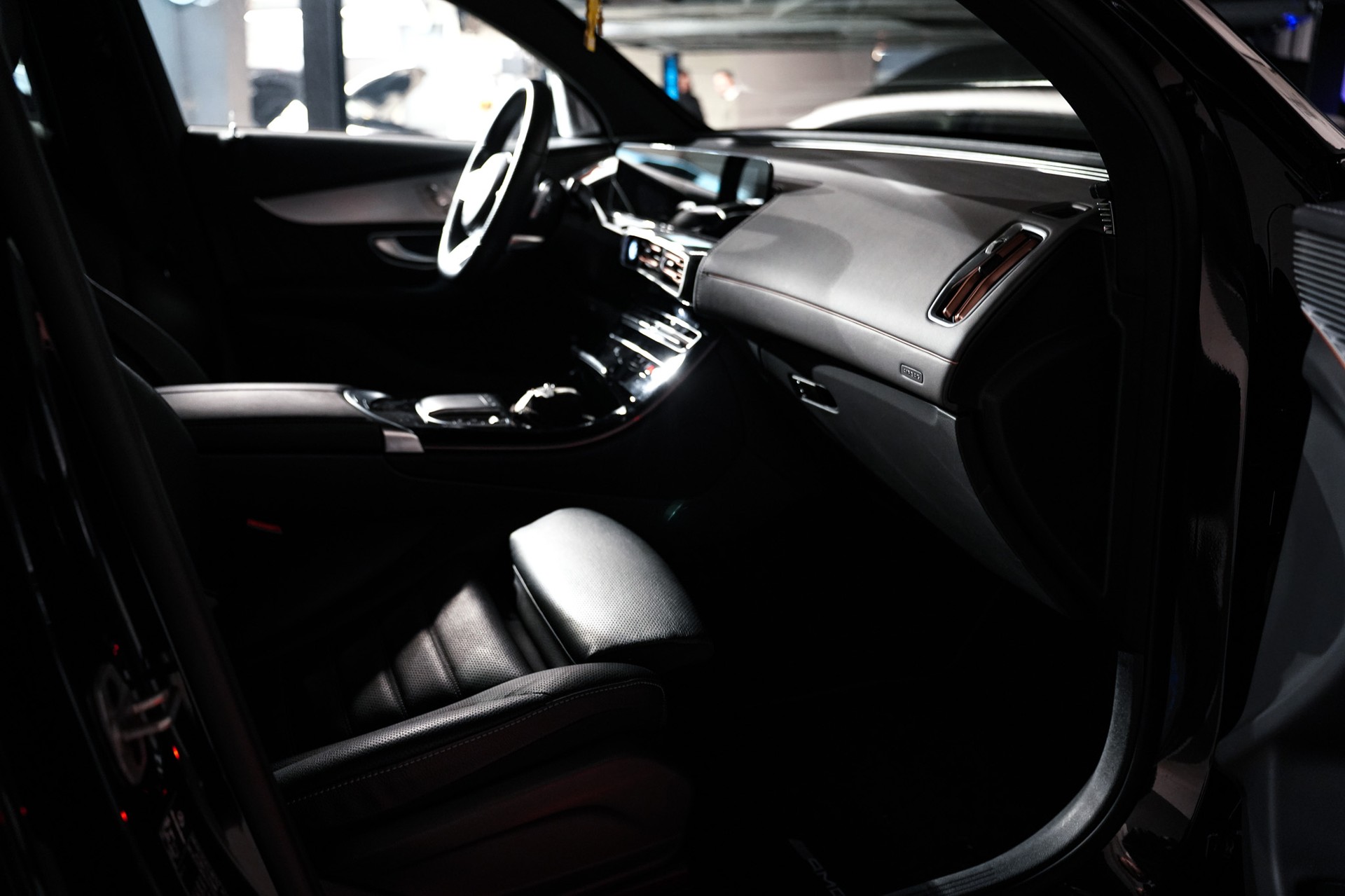 MERCEDES-BENZ EQC 400 AMG Line 4Matic-image-14