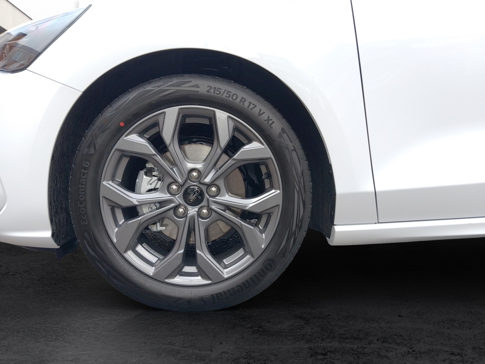 FORD Focus Station Wagon 1.0i EcoB Hybrid 155 ST-Line X-image-14
