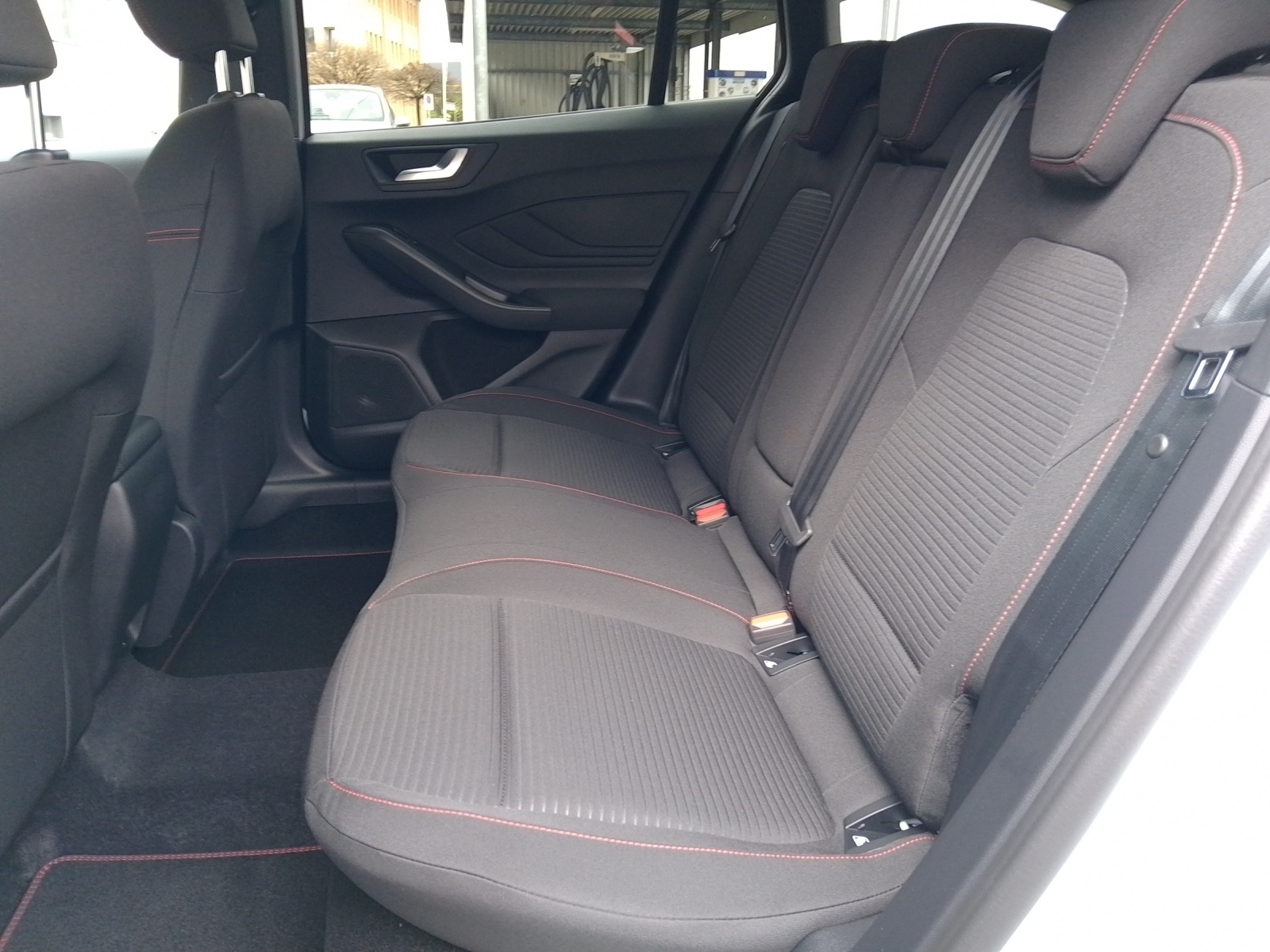 FORD Focus Station Wagon 1.0i EcoB Hybrid 155 ST-Line X-image-10