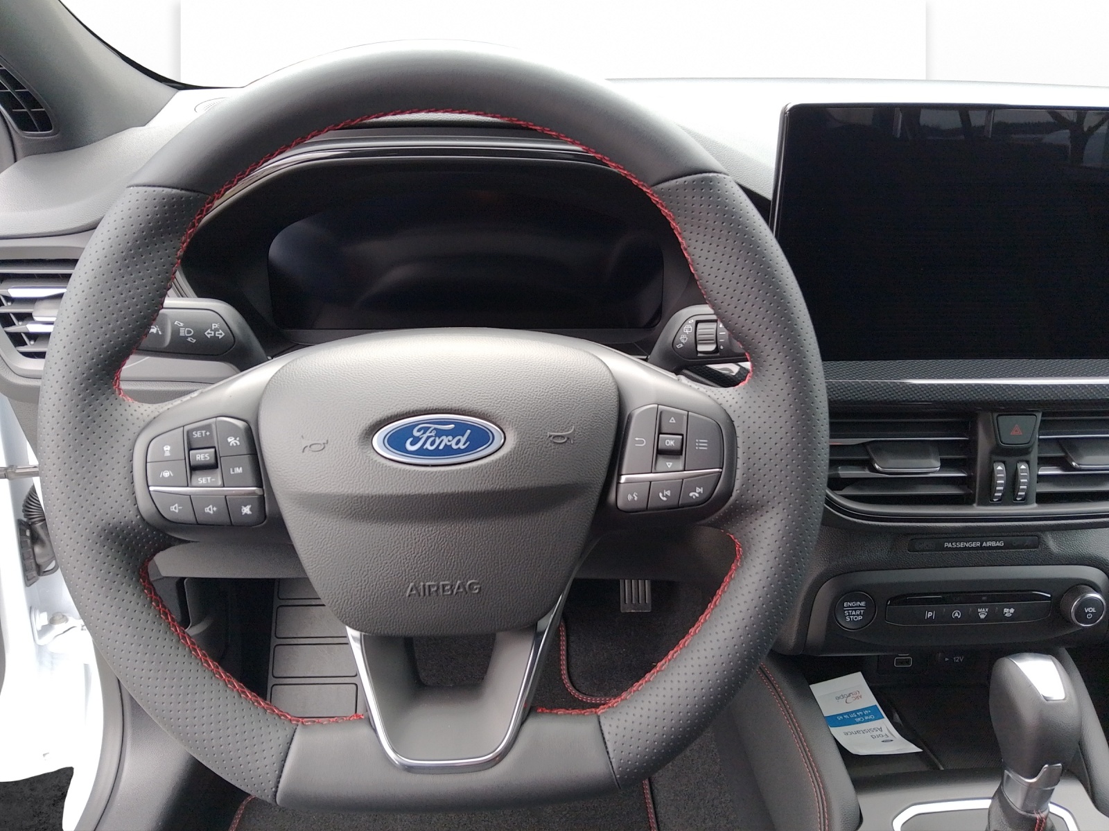 FORD Focus Station Wagon 1.0i EcoB Hybrid 155 ST-Line X-image-6