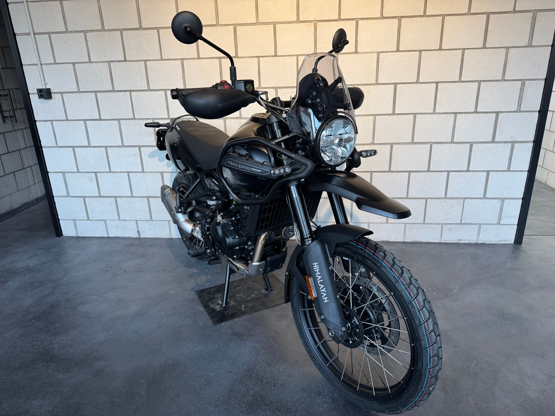 ROYAL ENFIELD Himalayan 452 Mana Black-showroom-element-1