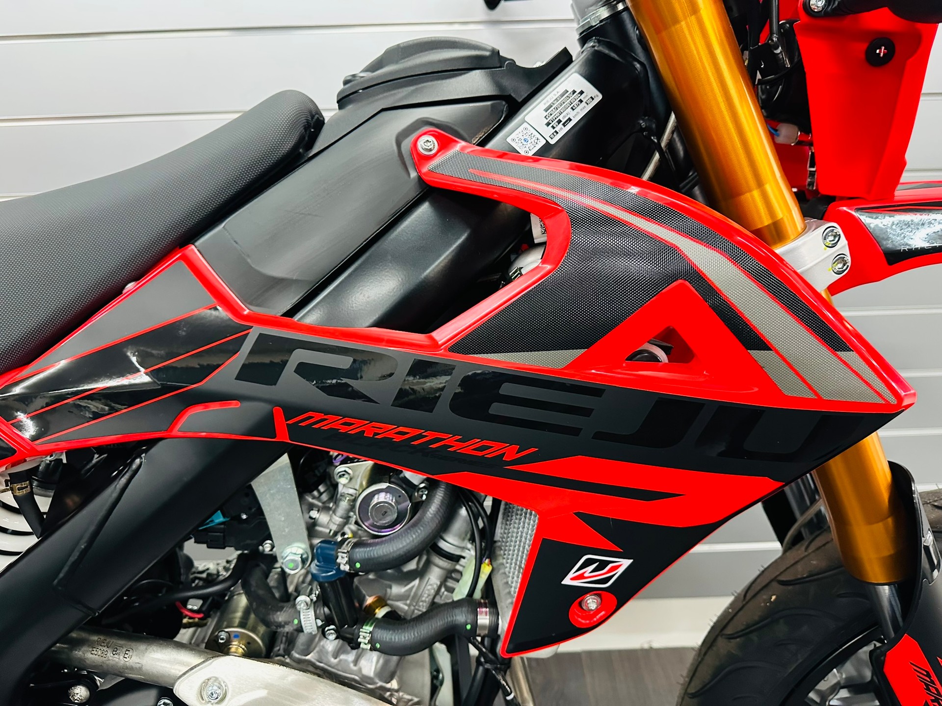 RIEJU MRT 125 SM Europa-showroom-element-1