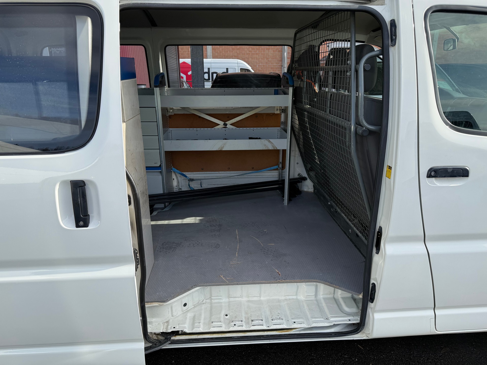 TOYOTA Hiace D-4D Van SWB-image-6