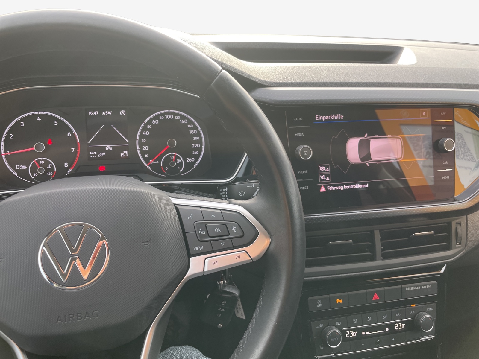 VW T-Cross 1.0 TSI United-image-8
