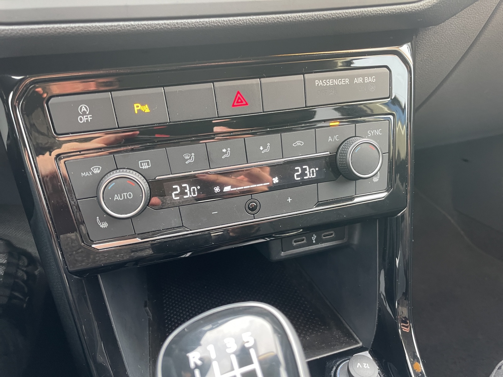 VW T-Cross 1.0 TSI United-image-15