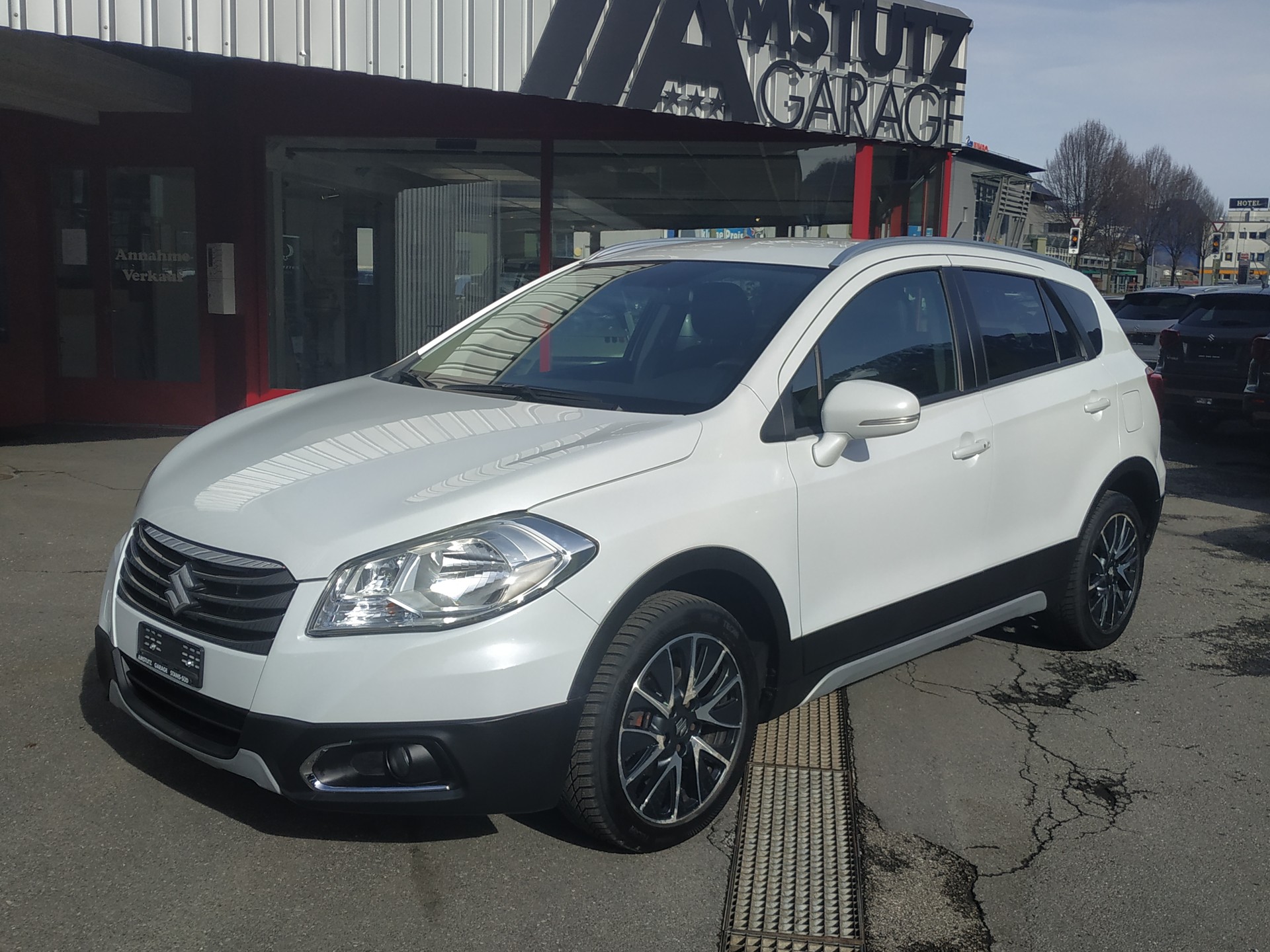 SUZUKI SX4 S-Cross 1.6 TD Compact+ 4WD Automat-image-0