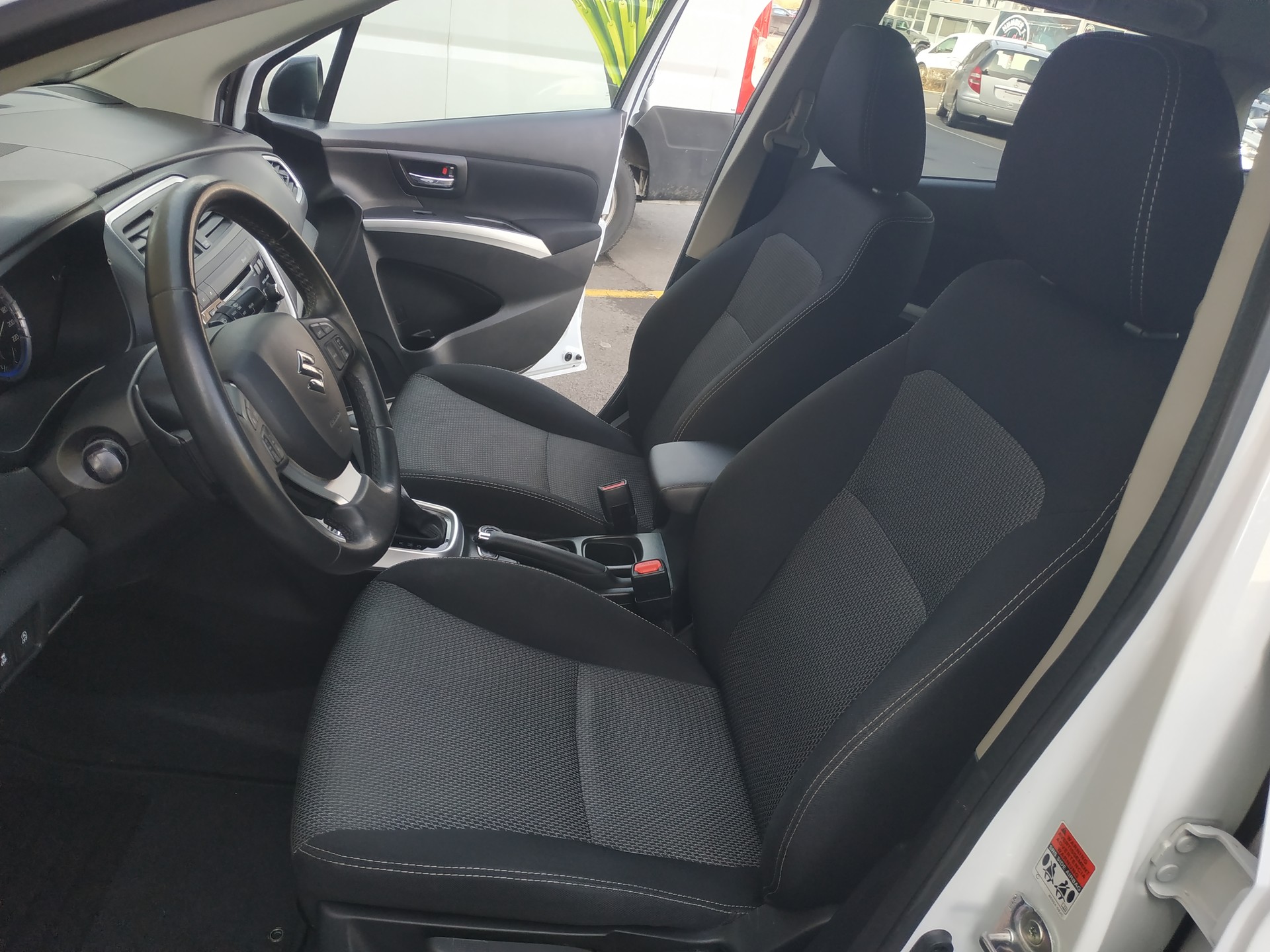 SUZUKI SX4 S-Cross 1.6 TD Compact+ 4WD Automat-image-11