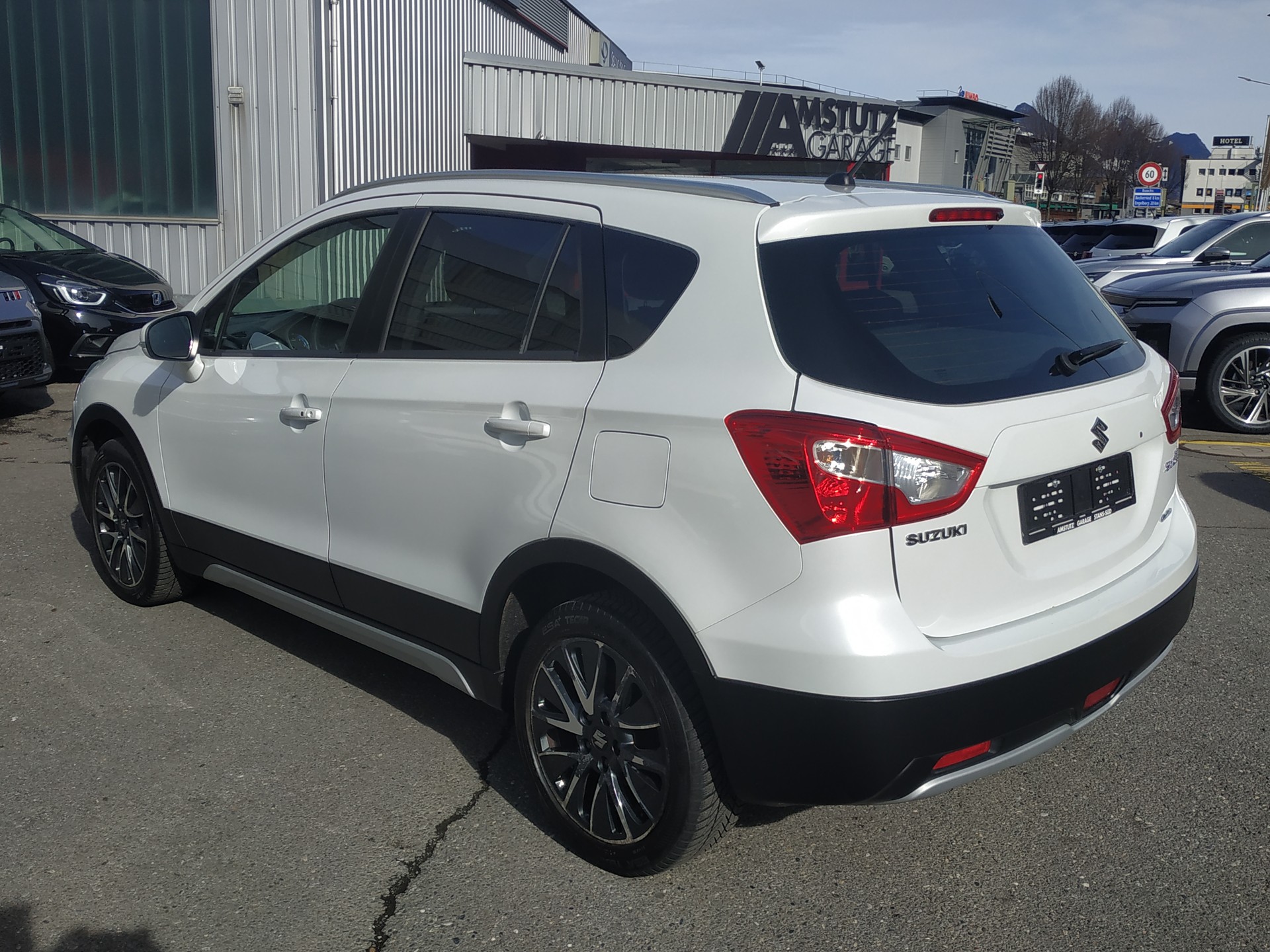 SUZUKI SX4 S-Cross 1.6 TD Compact+ 4WD Automat-image-4
