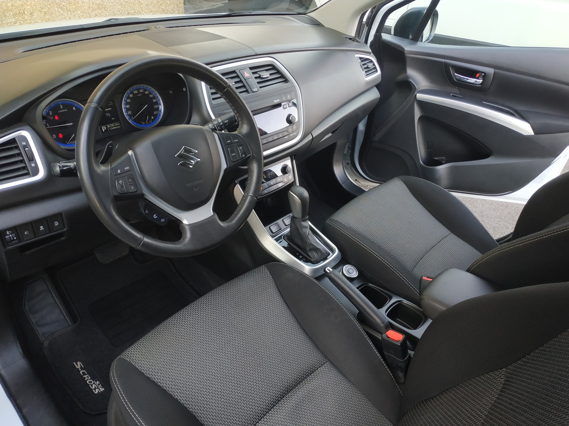 SUZUKI SX4 S-Cross 1.6 TD Compact+ 4WD Automat-image-9