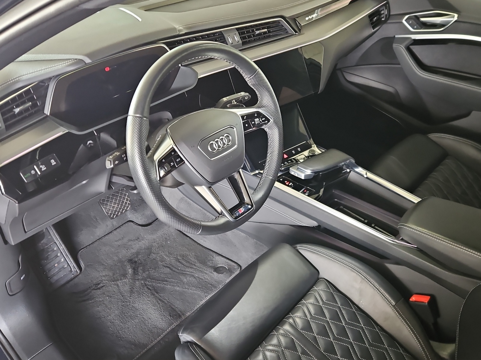 AUDI e-tron S quattro-image-6