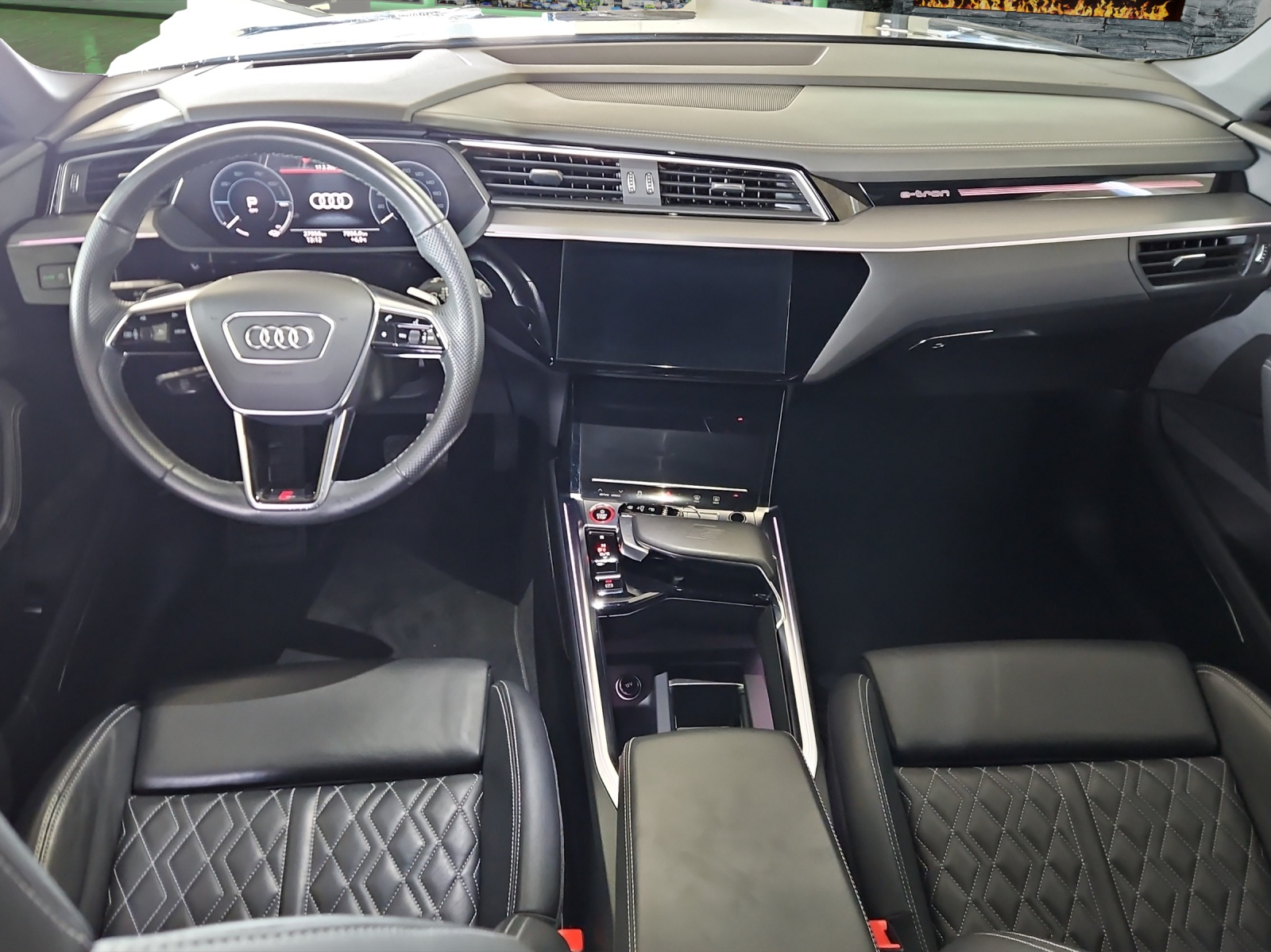 AUDI e-tron S quattro-image-7