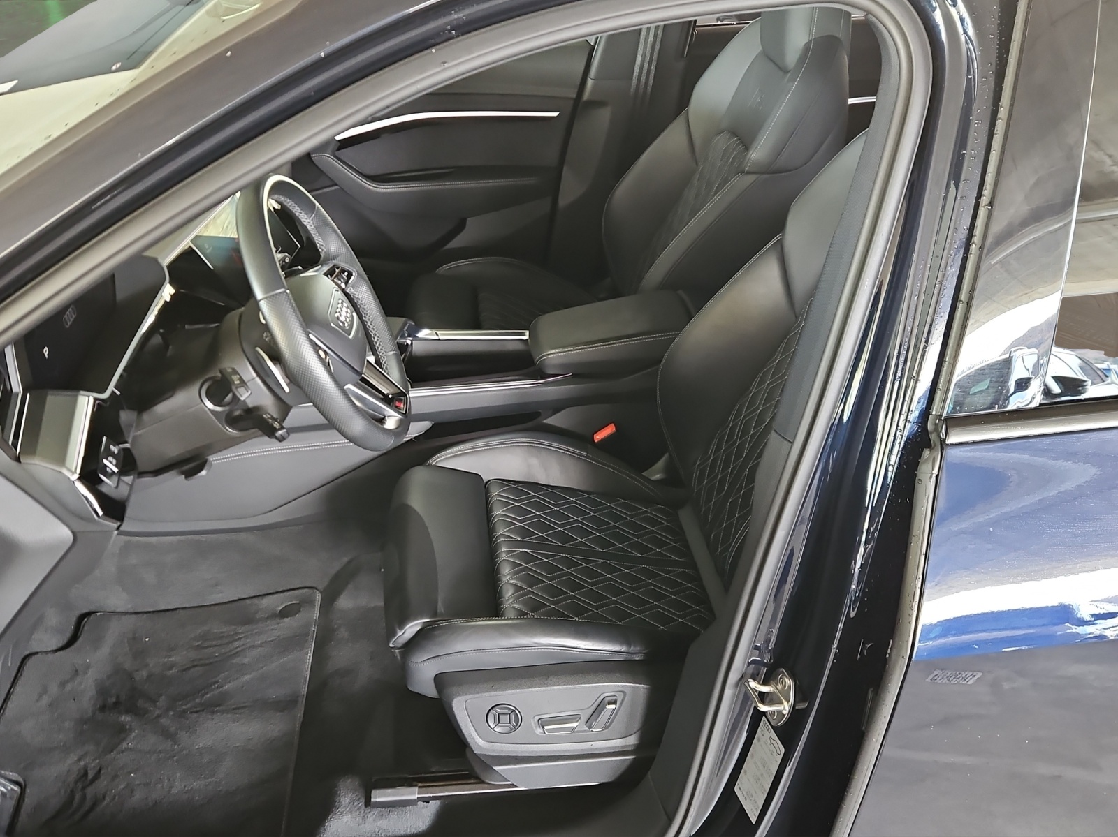 AUDI e-tron S quattro-image-8