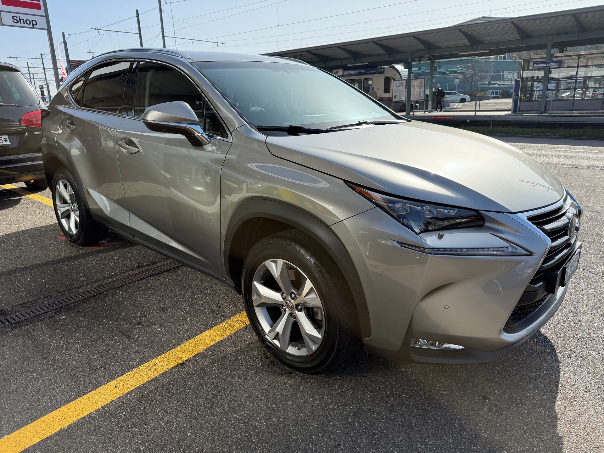 LEXUS NX 200t Teuerste Version Excellence AWD CH-Auto 75% Rabatt Automatic CH-Auto-image-1