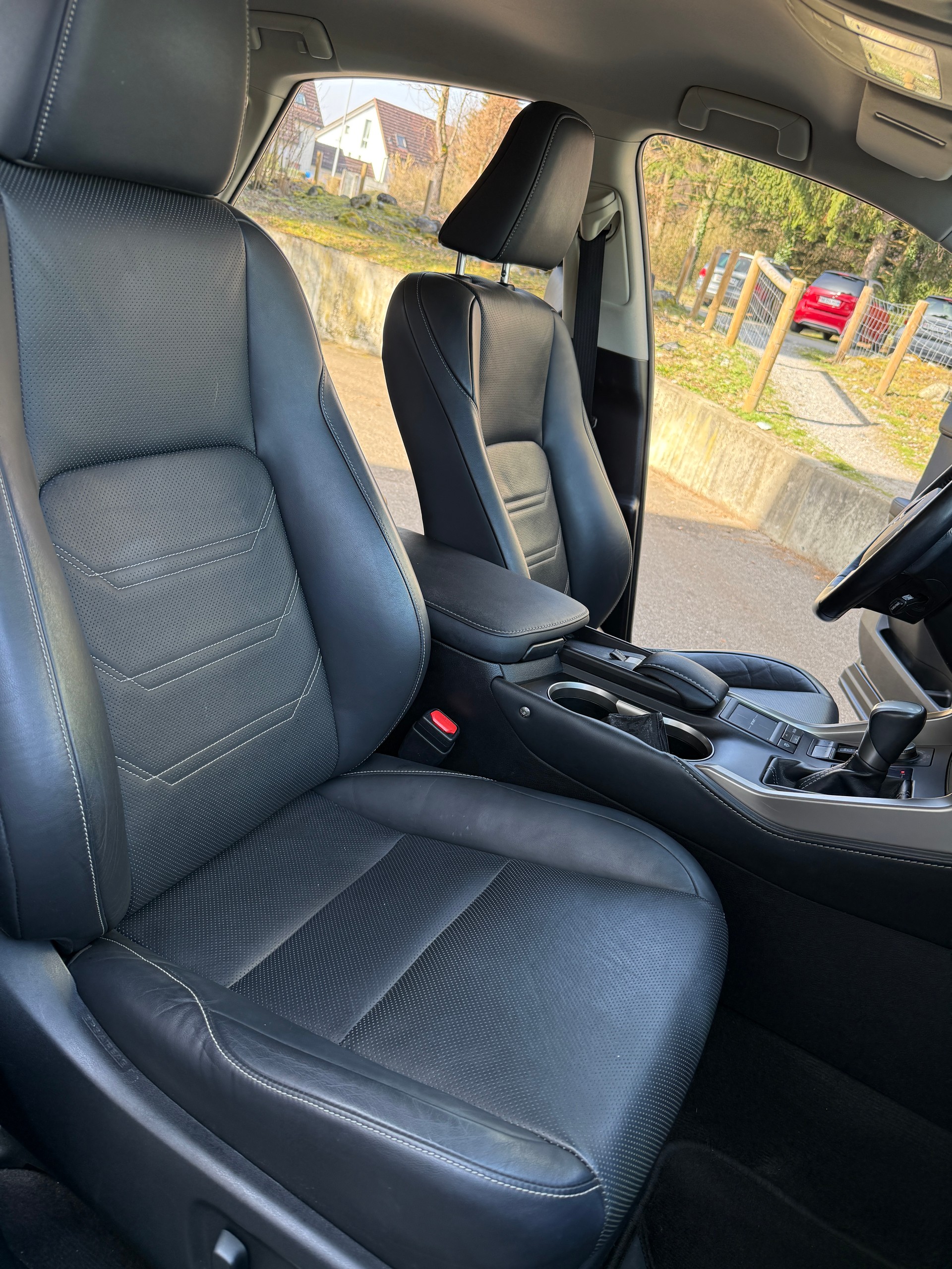LEXUS NX 200t Teuerste Version Excellence AWD CH-Auto 75% Rabatt Automatic CH-Auto-image-13