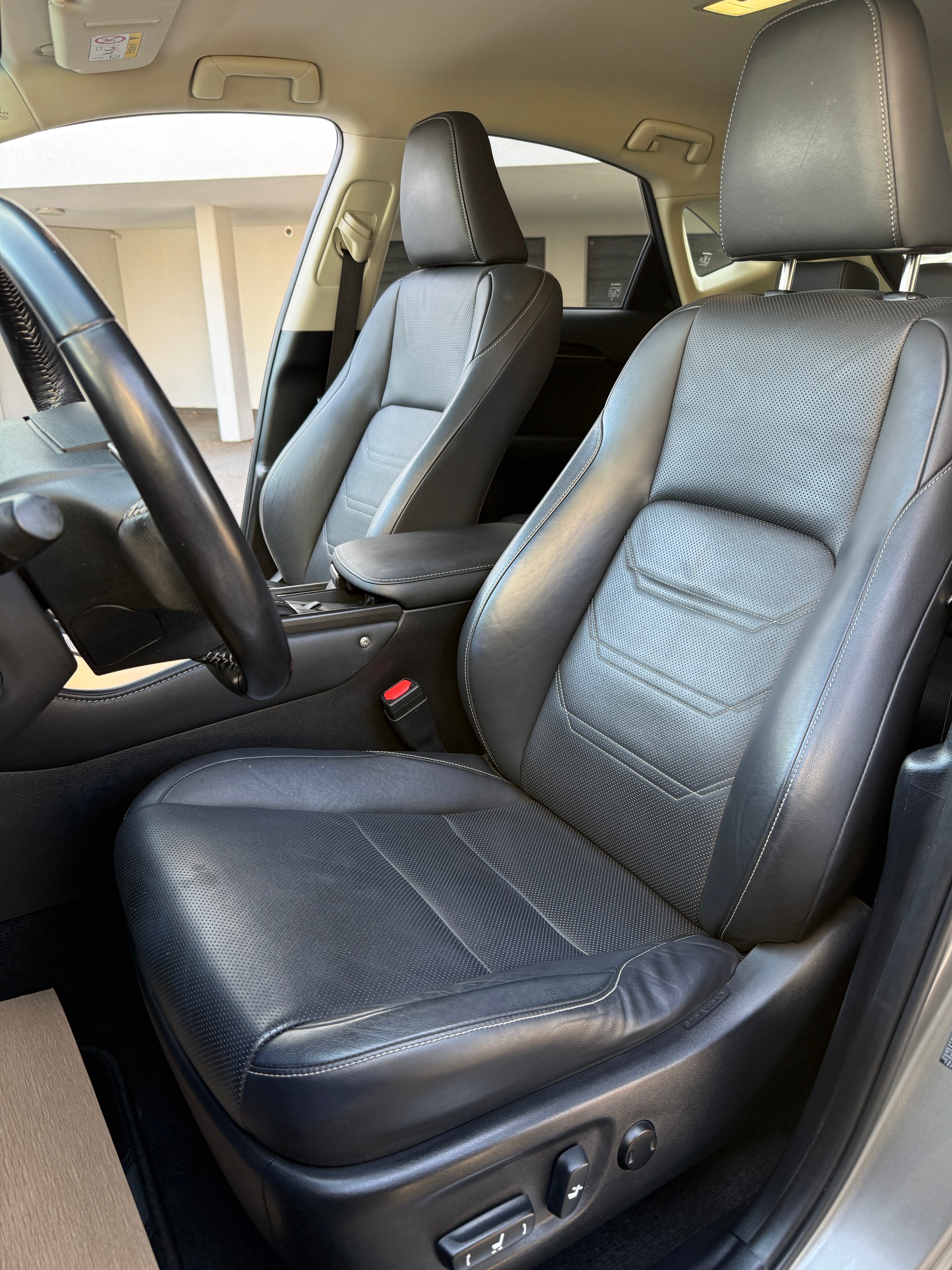 LEXUS NX 200t Teuerste Version Excellence AWD CH-Auto 75% Rabatt Automatic CH-Auto-image-14