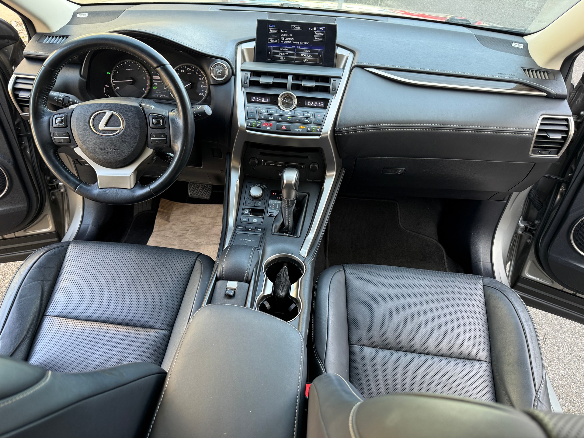 LEXUS NX 200t Teuerste Version Excellence AWD CH-Auto 75% Rabatt Automatic CH-Auto-image-11