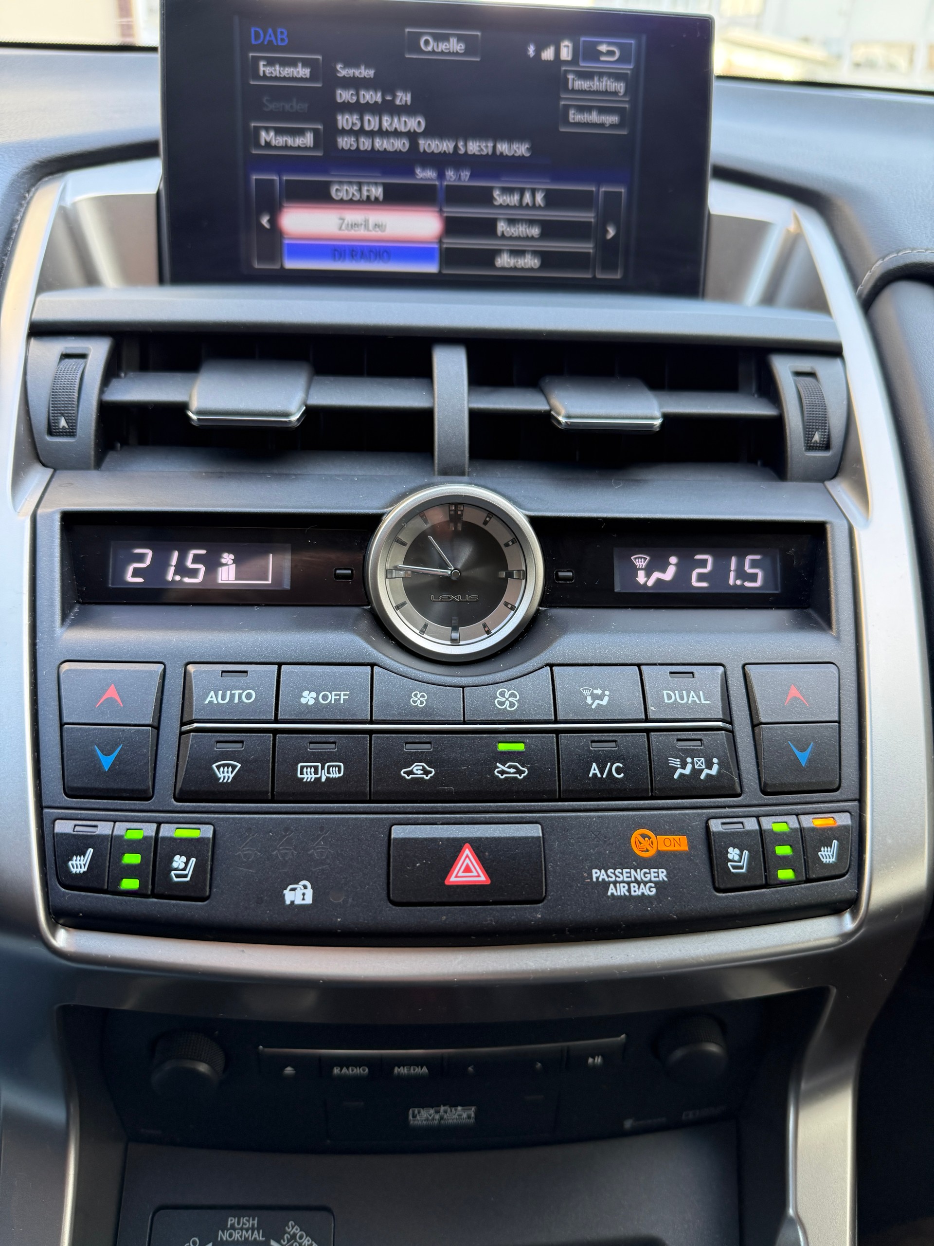 LEXUS NX 200t Teuerste Version Excellence AWD CH-Auto 75% Rabatt Automatic CH-Auto-image-7