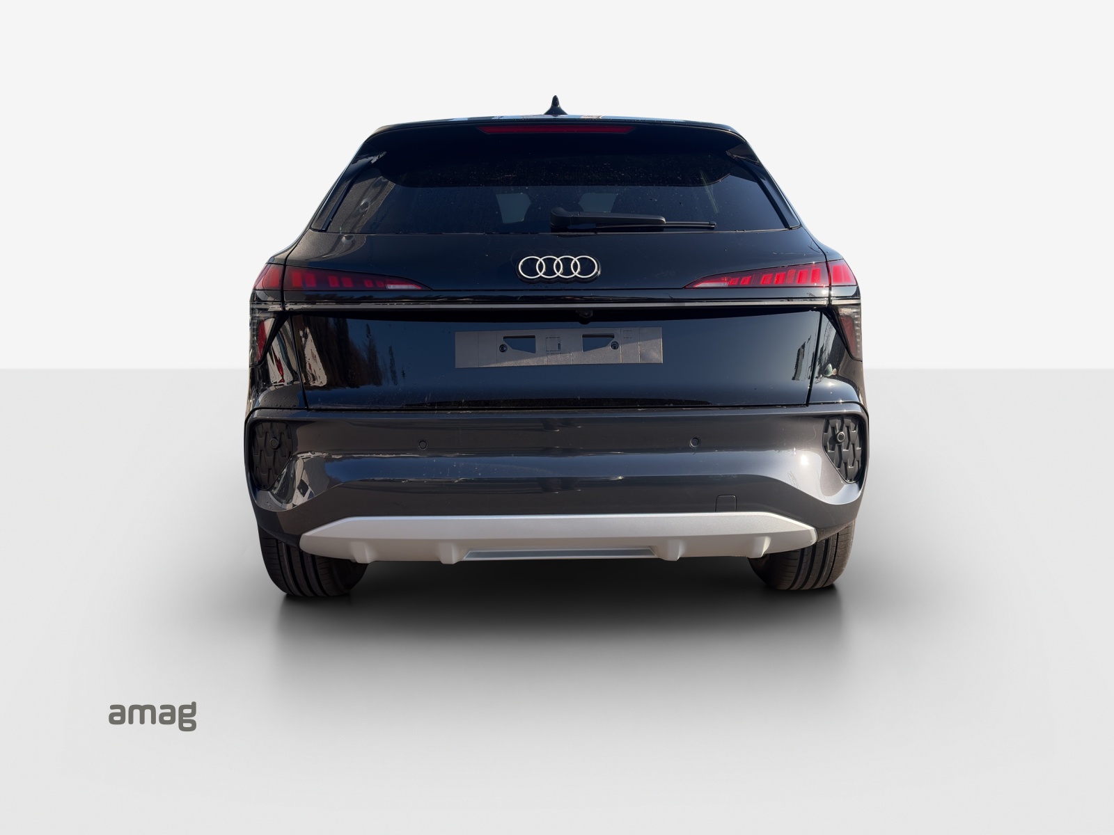 AUDI Q3 SUV 110 kW TFSI S tronic-image-3
