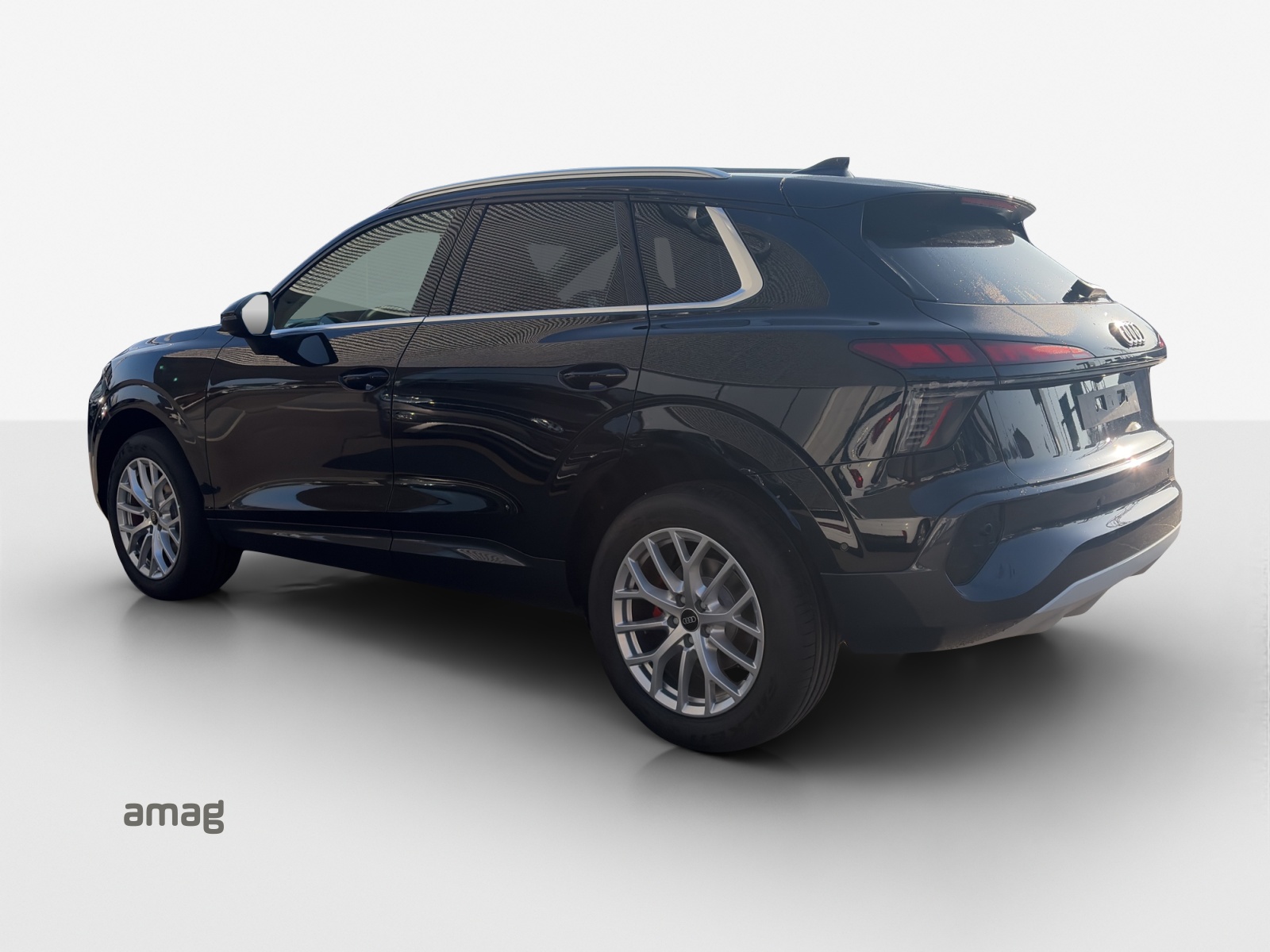 AUDI Q3 SUV 110 kW TFSI S tronic-image-2