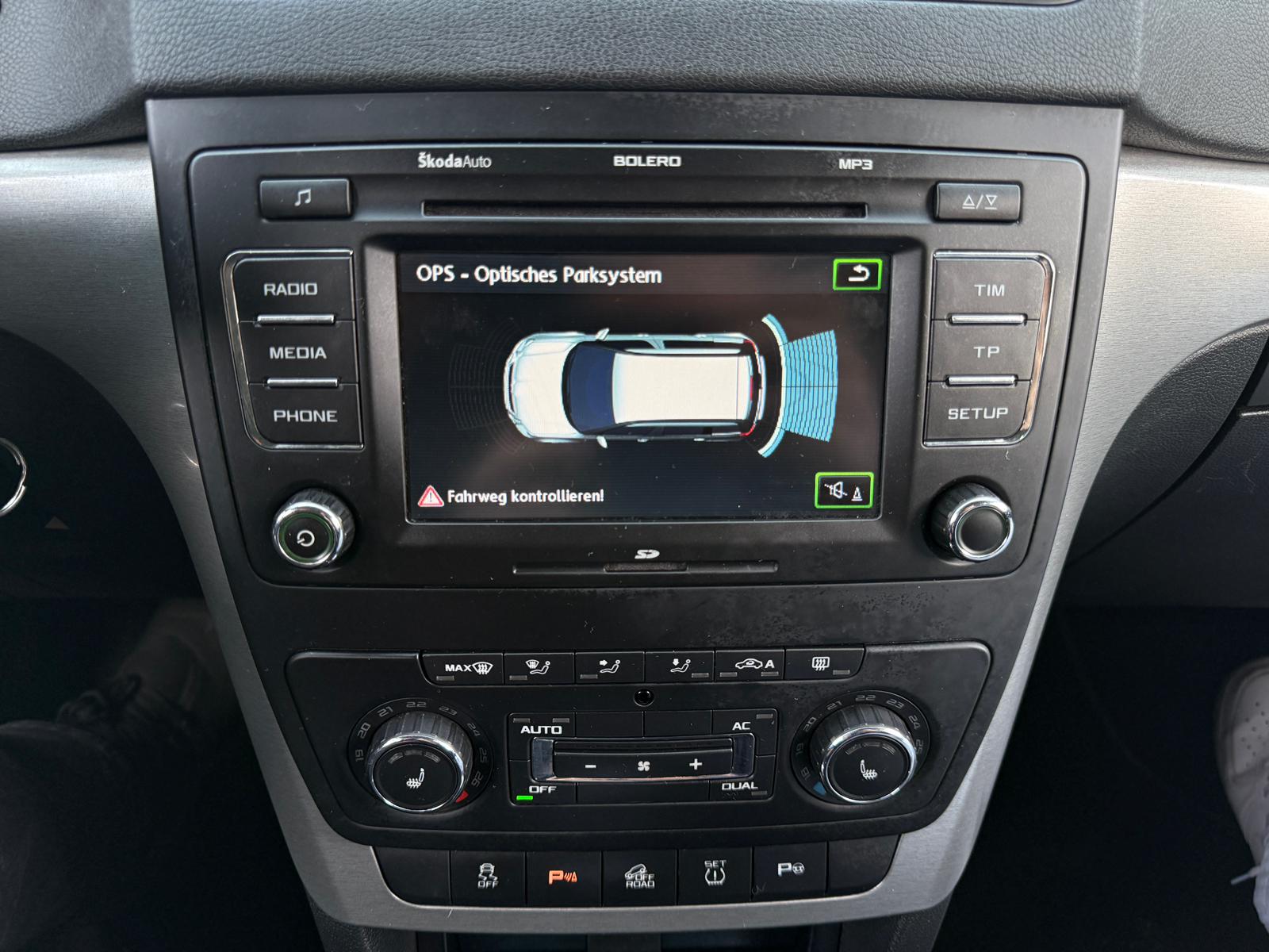 SKODA Yeti 2.0 TDI AllDrive 4x4 DSG-image-11