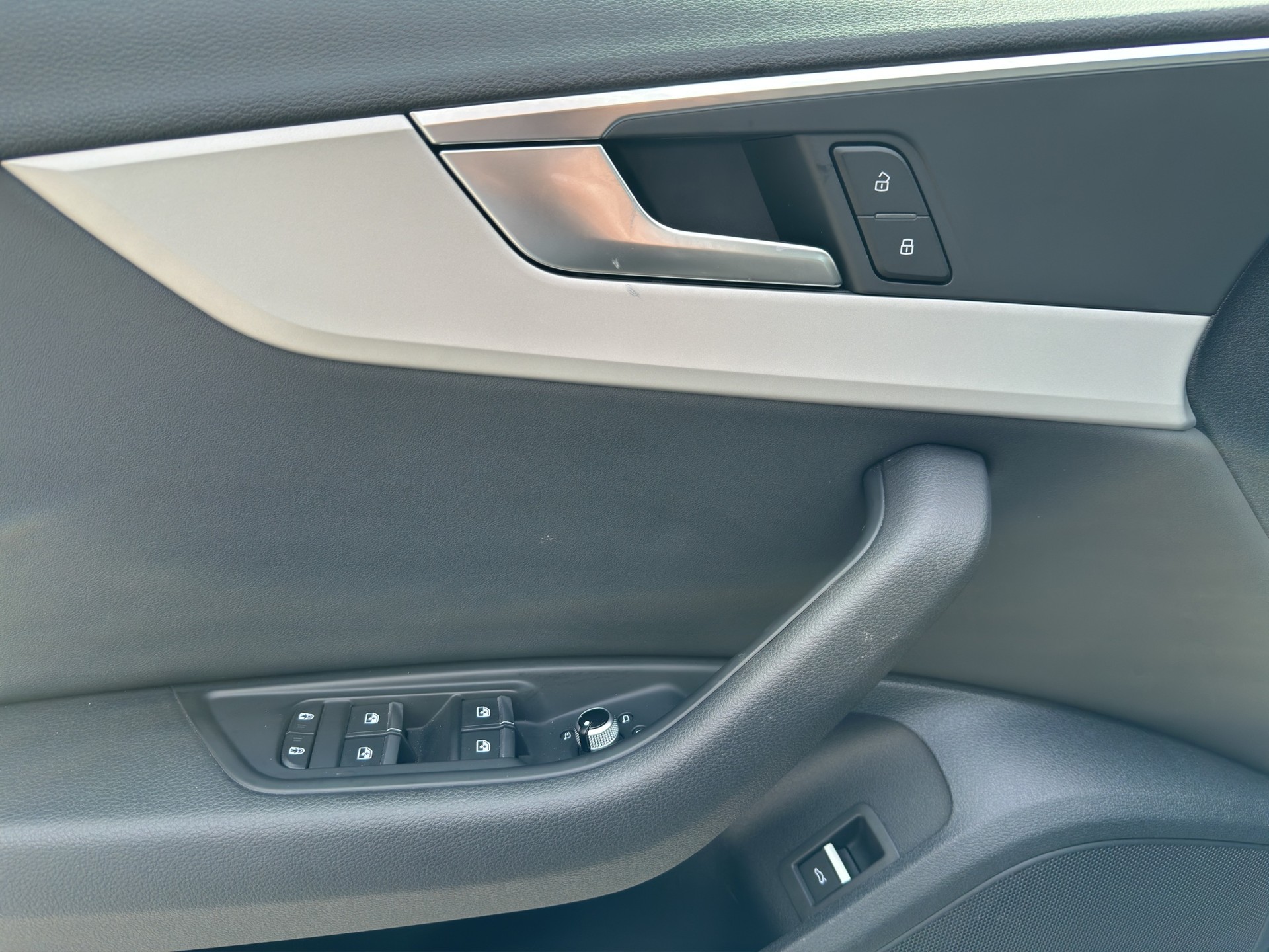 AUDI A4 Avant 40 TFSI advanced S-tronic quattro-image-8