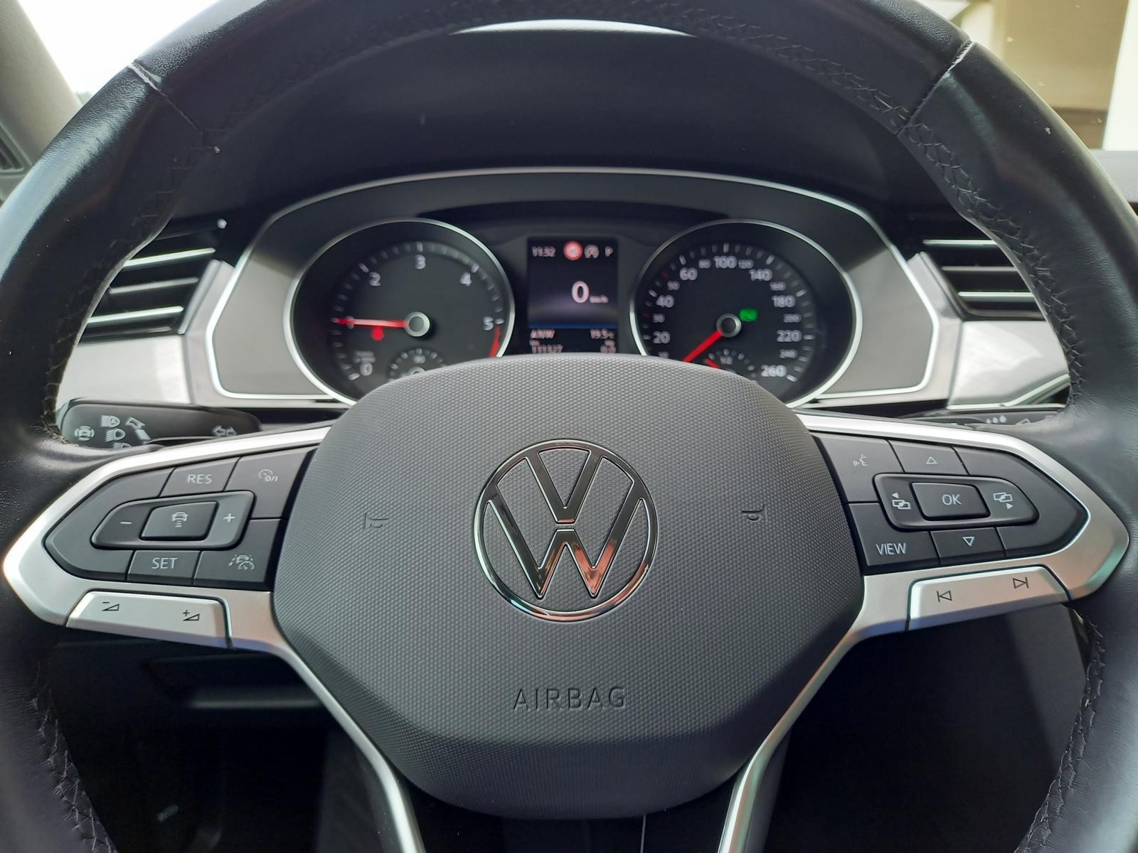 VW Passat 2.0 TDI BMT Business 4Motion DSG-image-5