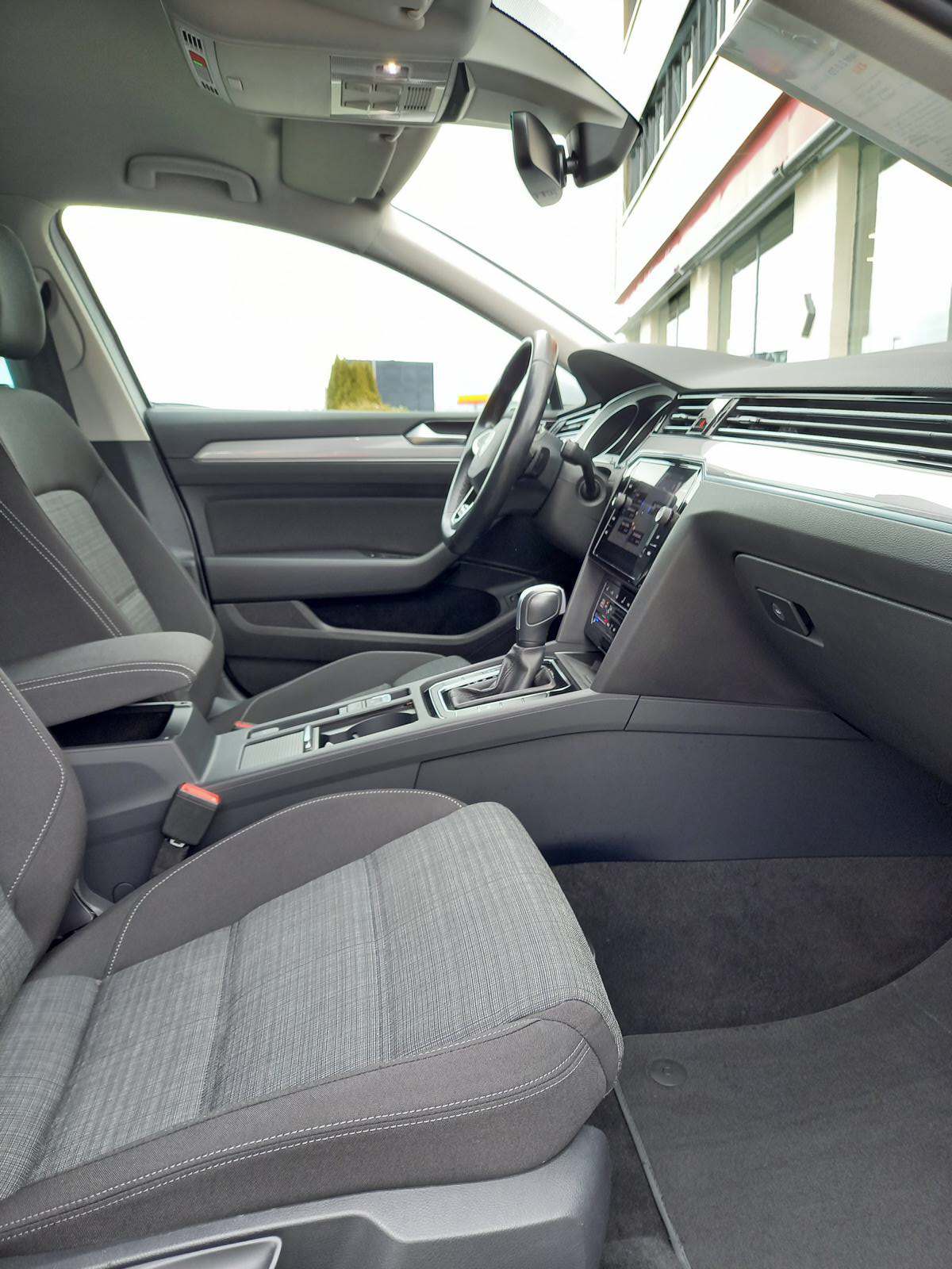VW Passat 2.0 TDI BMT Business 4Motion DSG-image-9