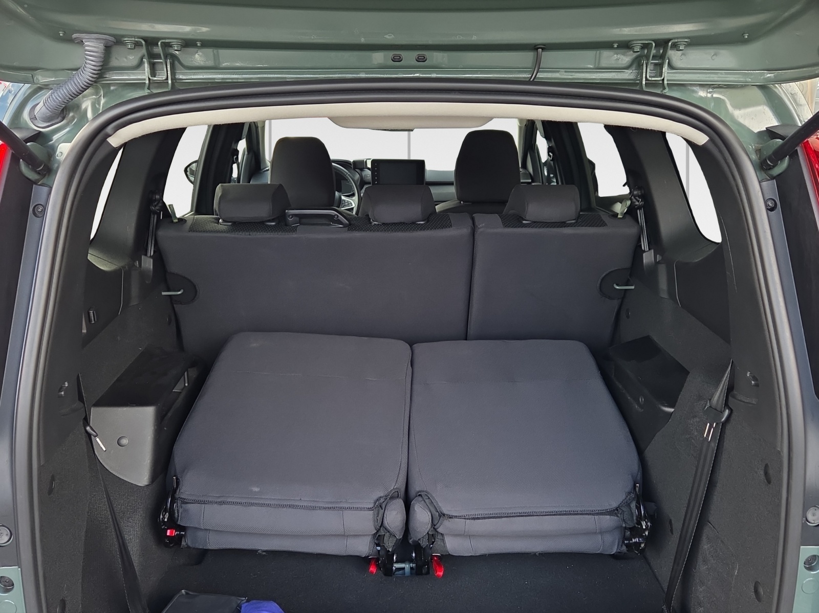 DACIA Jogger HEV 140 Extreme-image-12