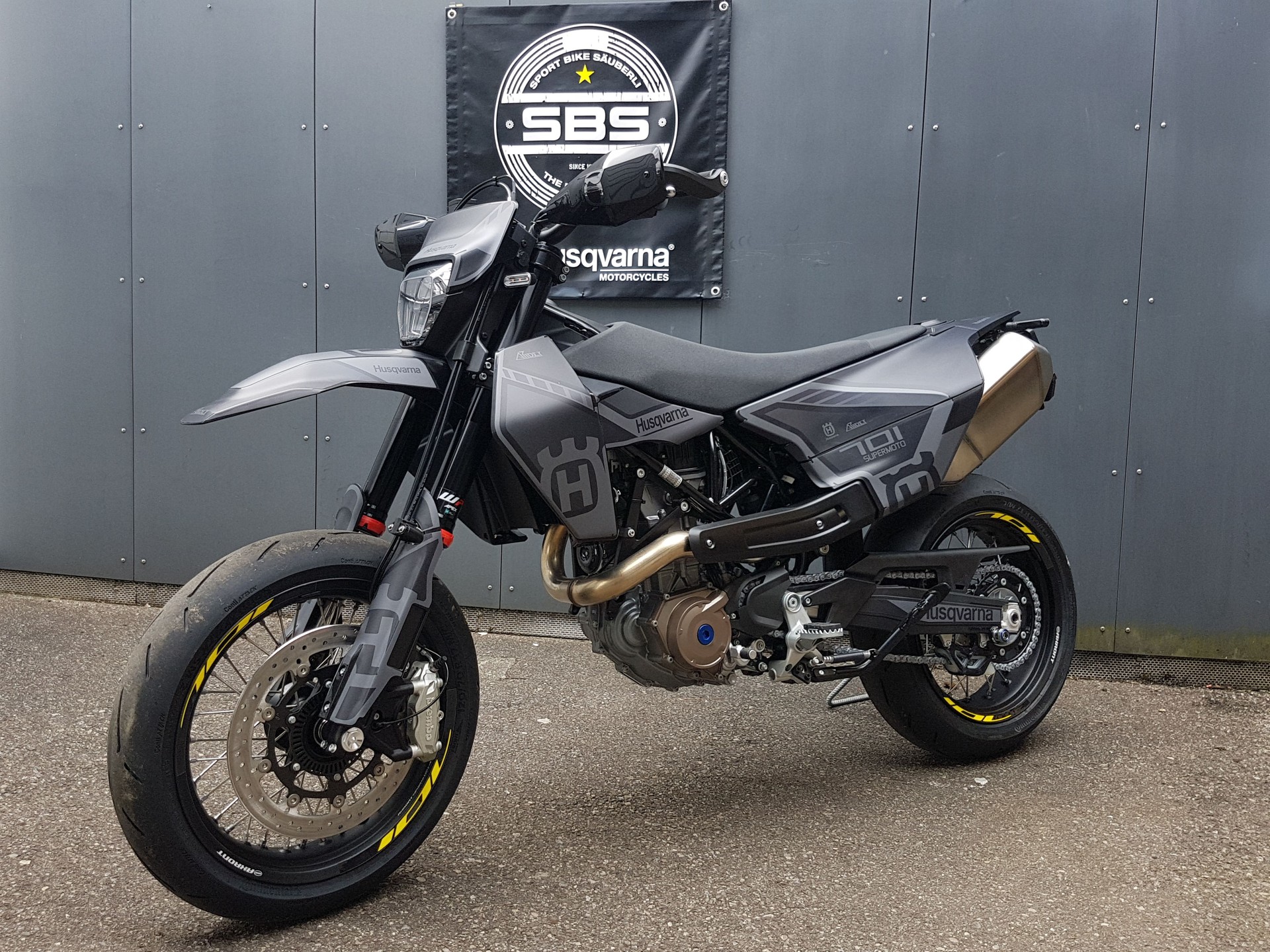 HUSQVARNA 701 Supermoto-showroom-element-1