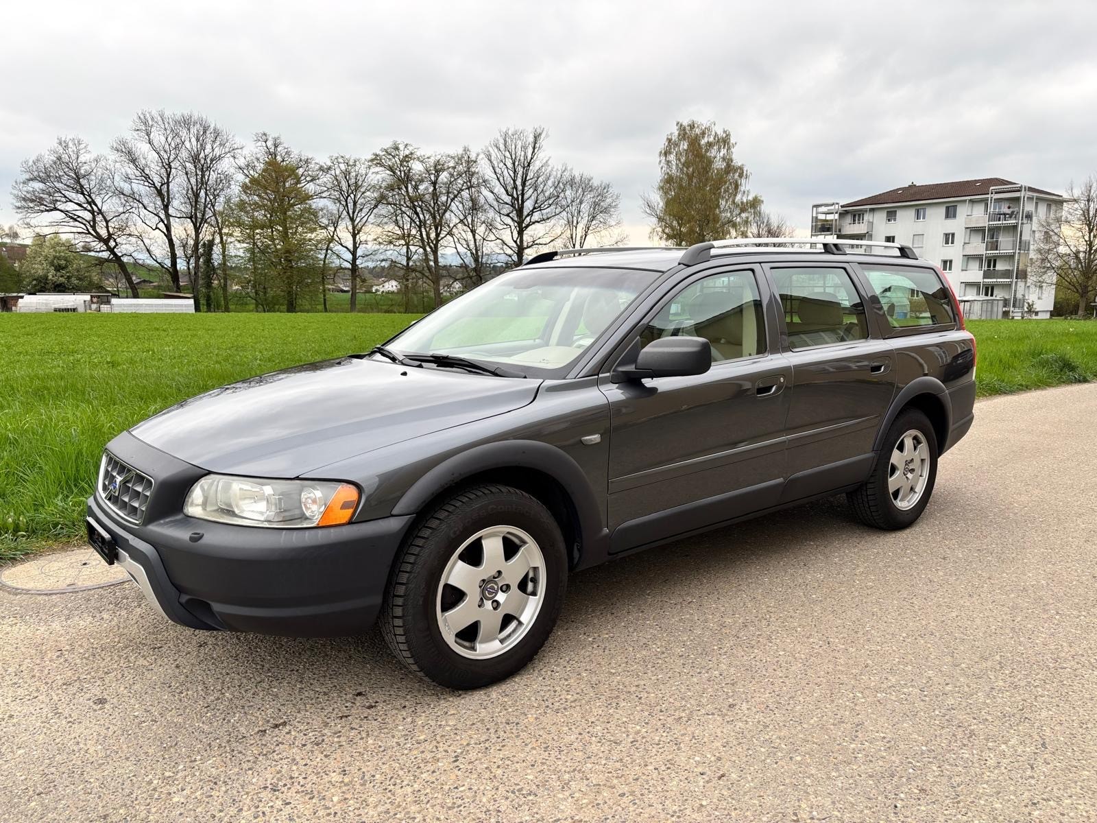 VOLVO XC70 2.5T AWD Summum-image-4