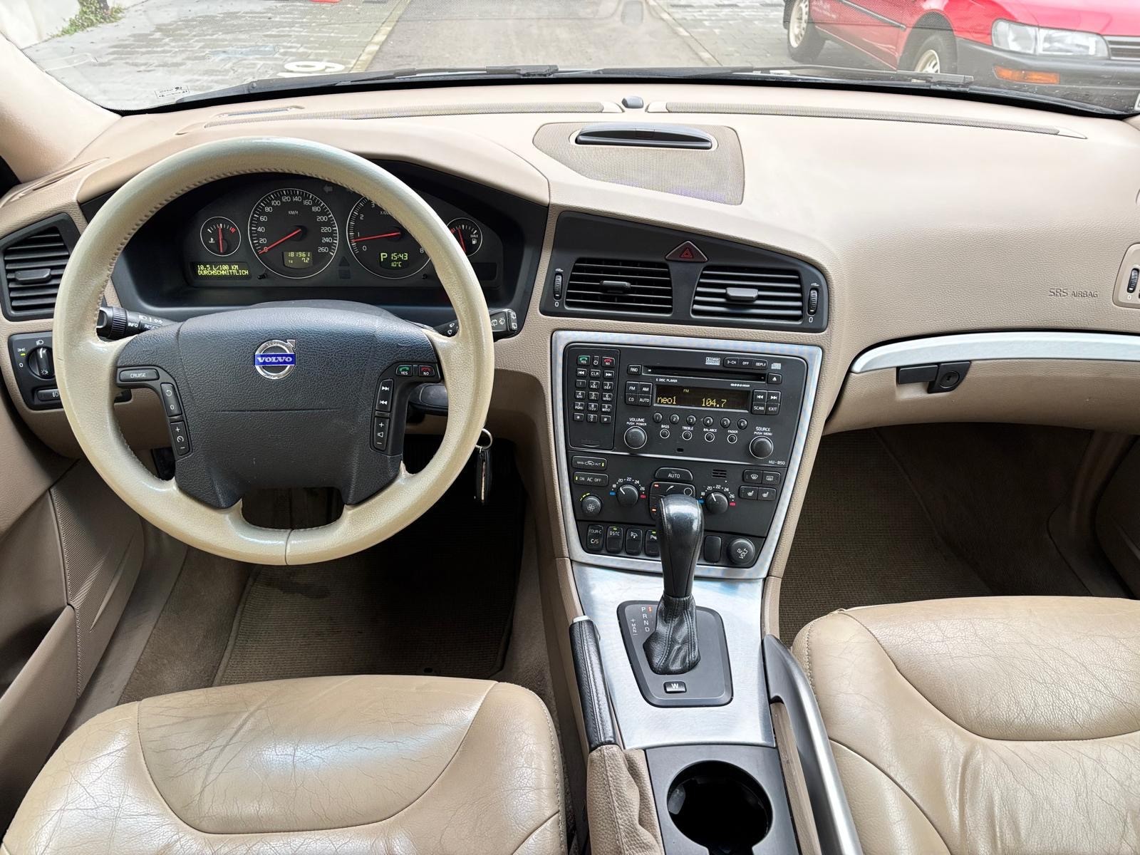 VOLVO XC70 2.5T AWD Summum-image-12