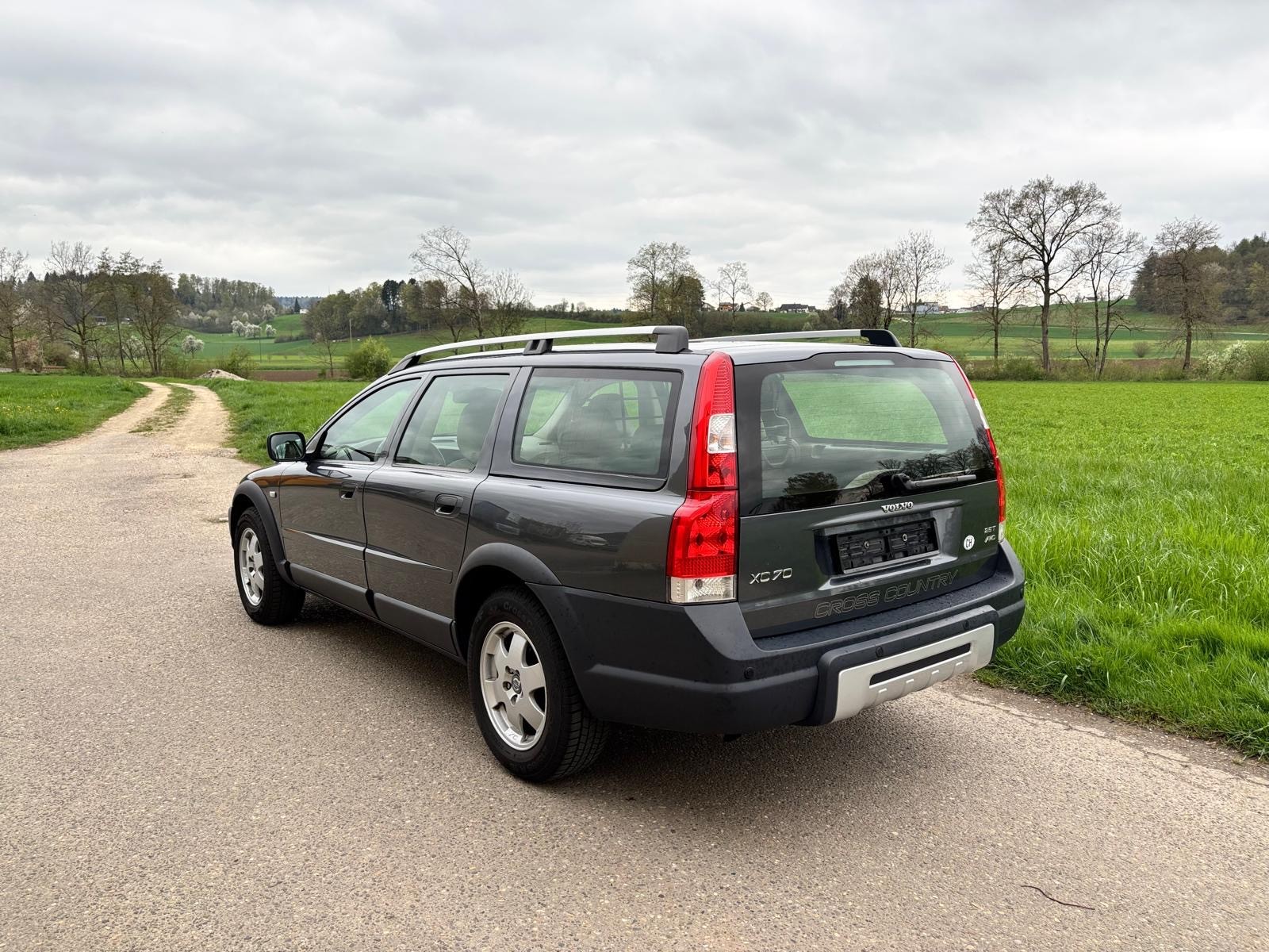 VOLVO XC70 2.5T AWD Summum-image-1