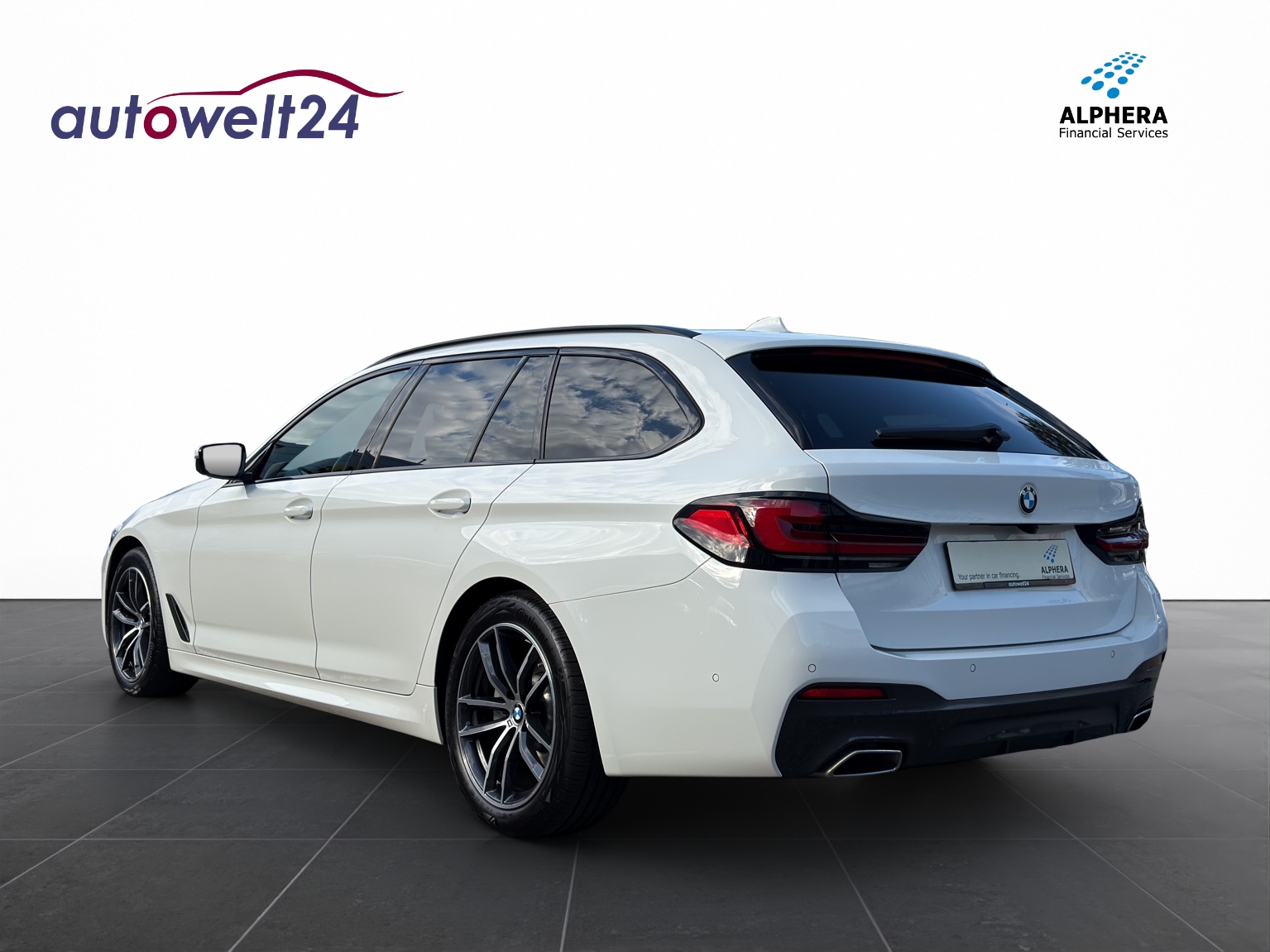 BMW 520d xDrive 48V Touring M Sport Steptronic-image-6