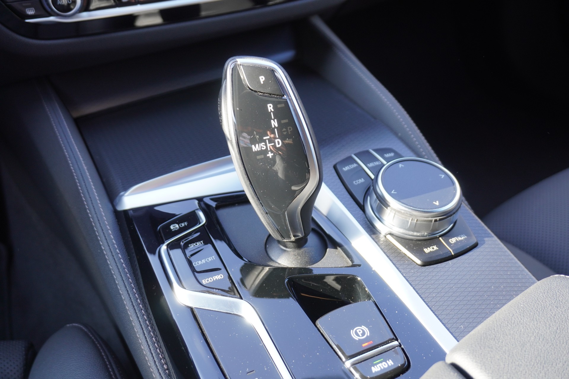 BMW 520d xDrive 48V Touring M Sport Steptronic-image-22