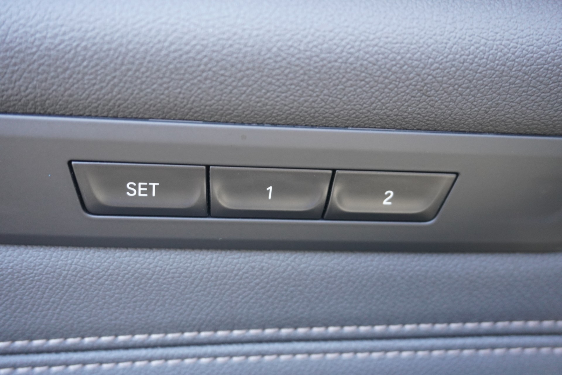BMW 520d xDrive 48V Touring M Sport Steptronic-image-16