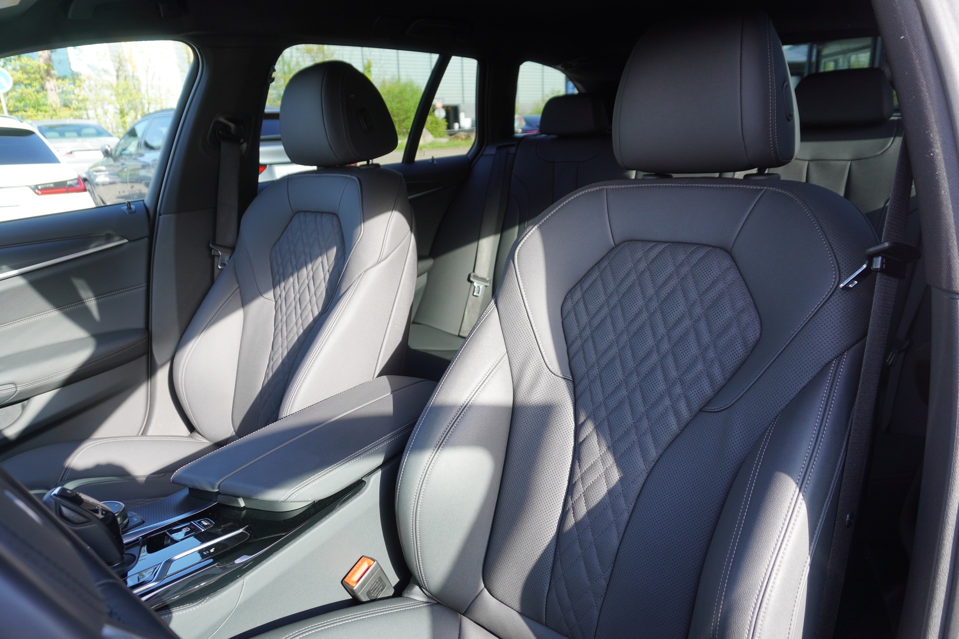 BMW 520d xDrive 48V Touring M Sport Steptronic-image-19