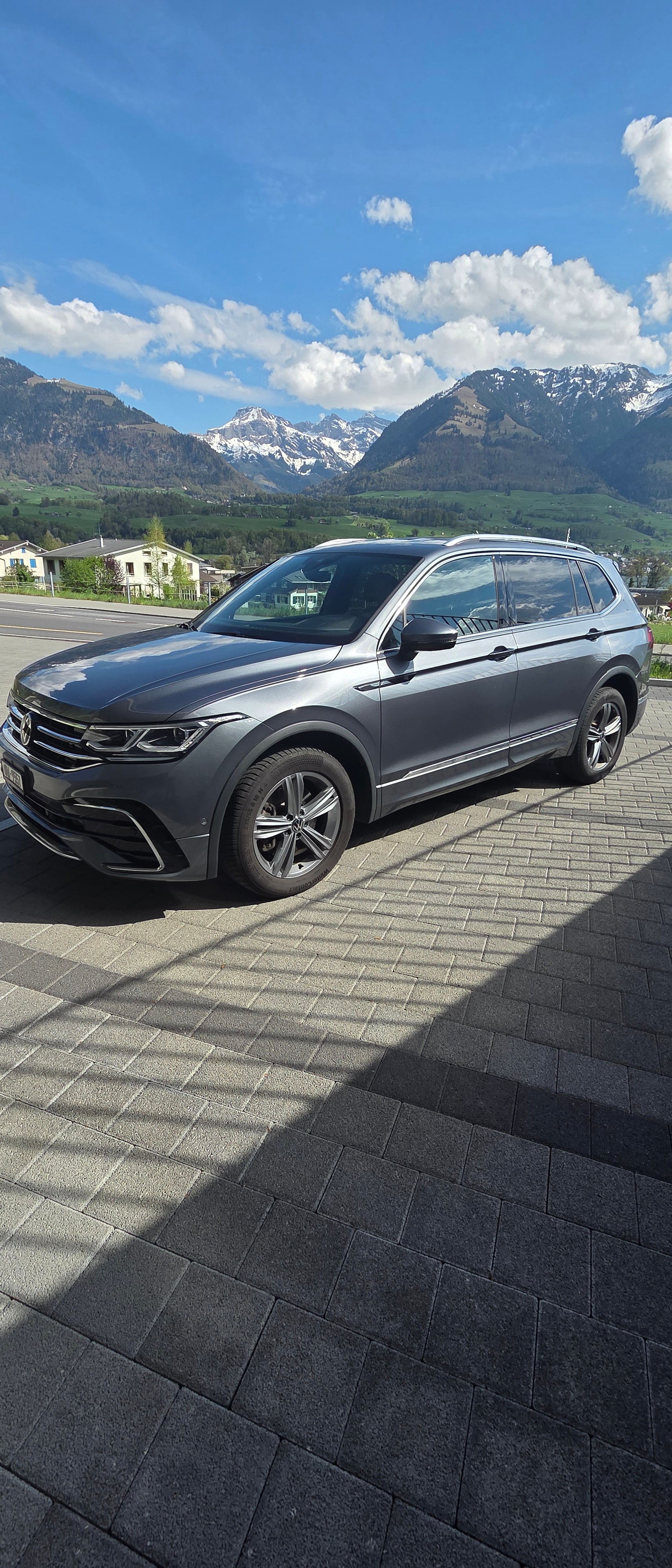 VW Tiguan Allspace 2.0TSI R-Line 4Motion DSG-image-1