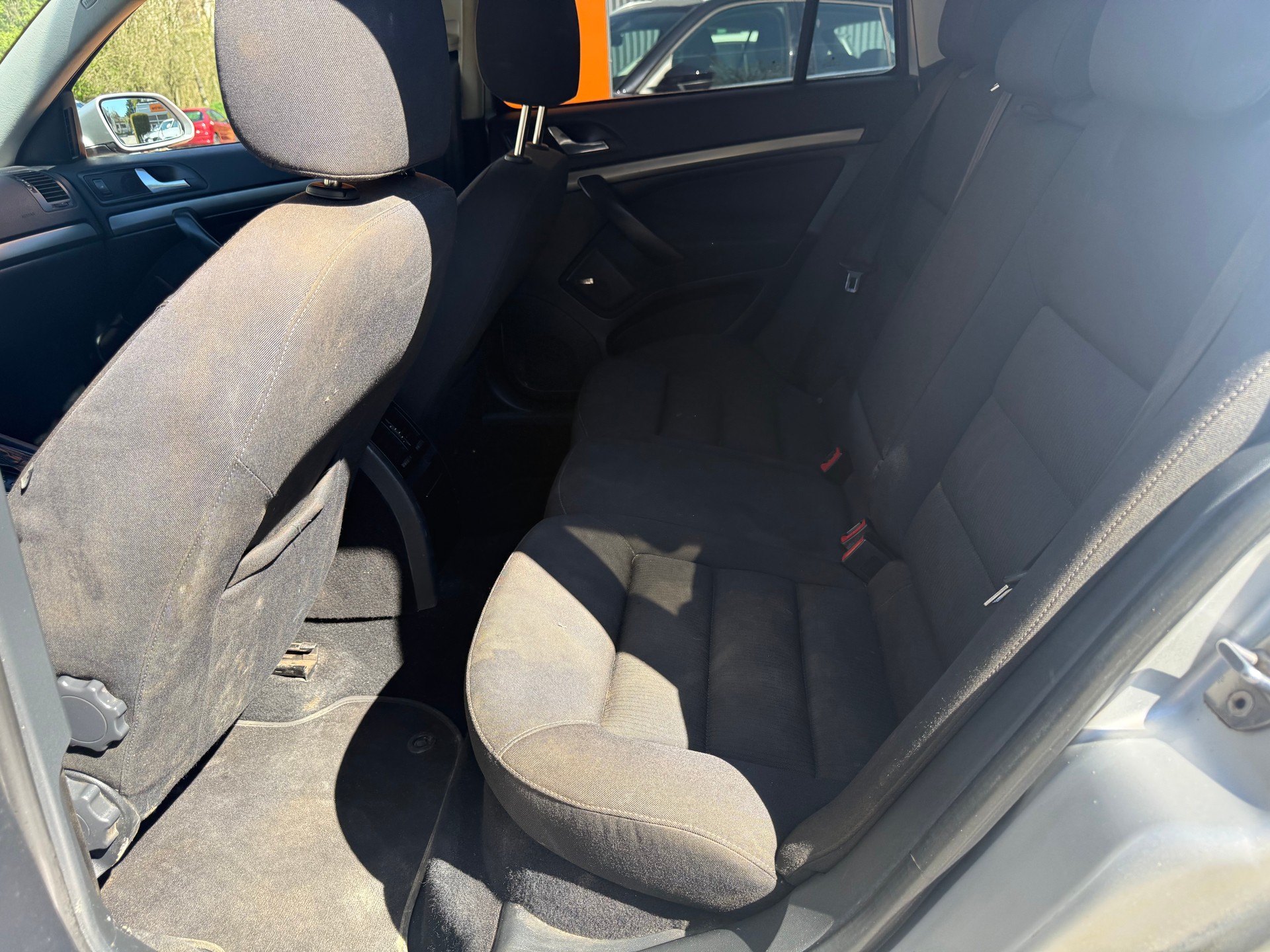SKODA Octavia 2.0 FSI Elegance-image-7