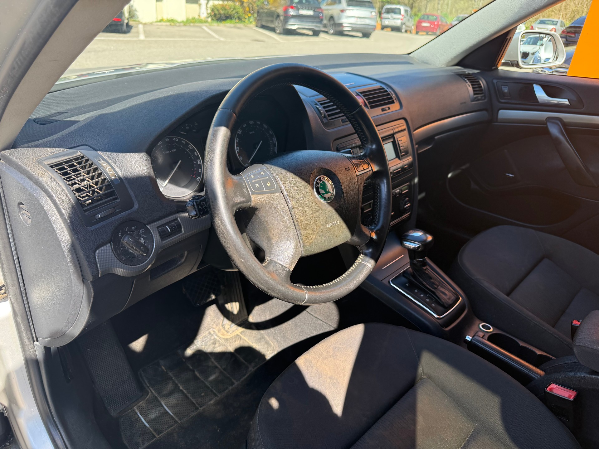 SKODA Octavia 2.0 FSI Elegance-image-5